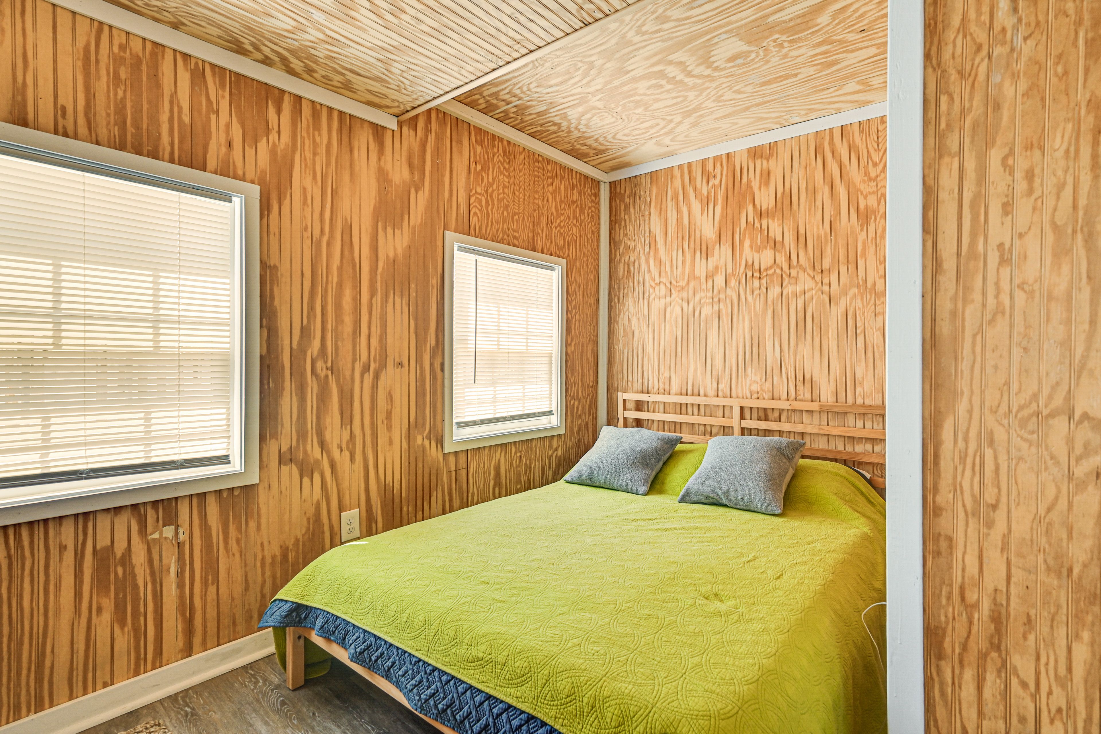Bedroom 2 | Queen Bed