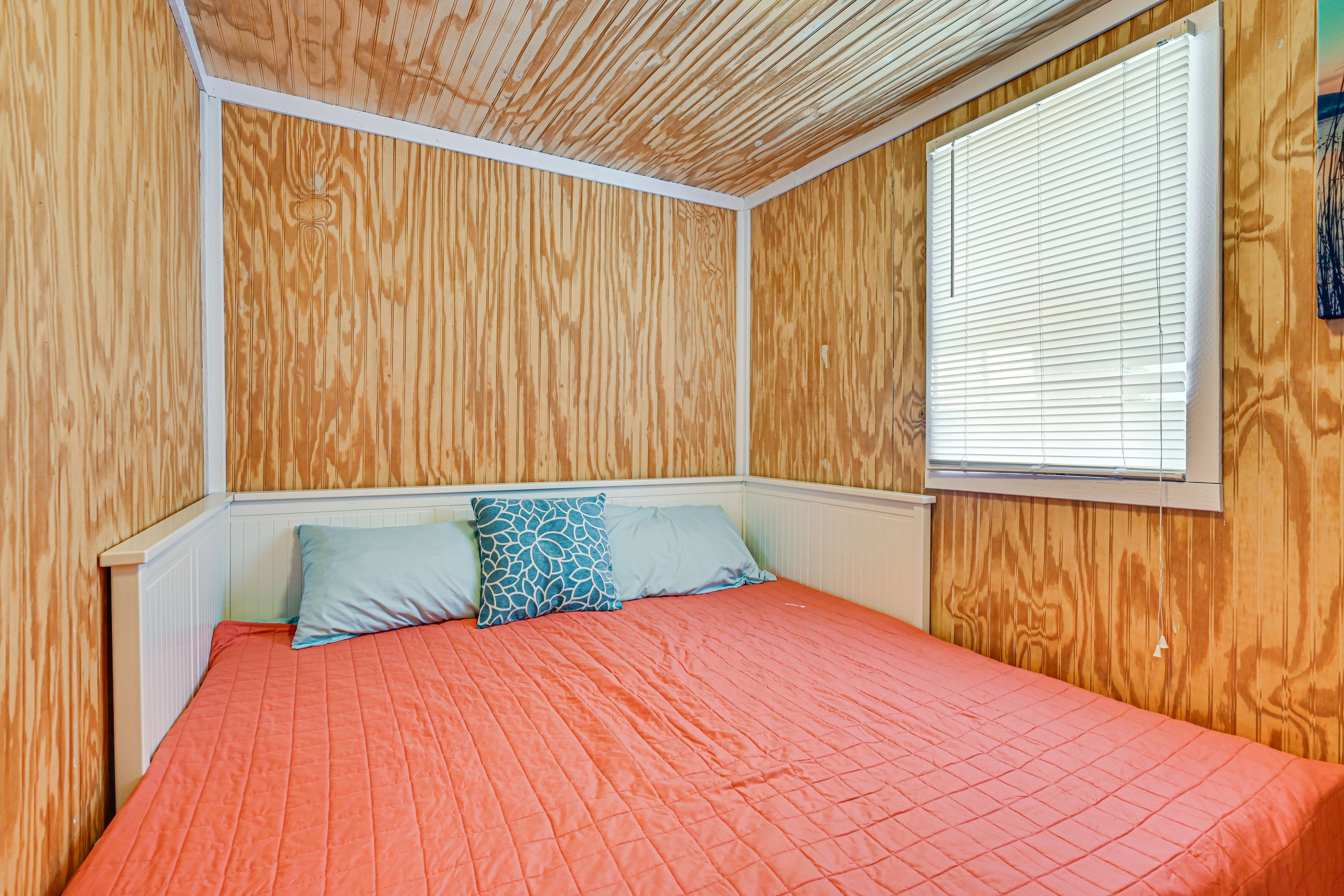 Bedroom 1 | Queen Bed | Linens Provided