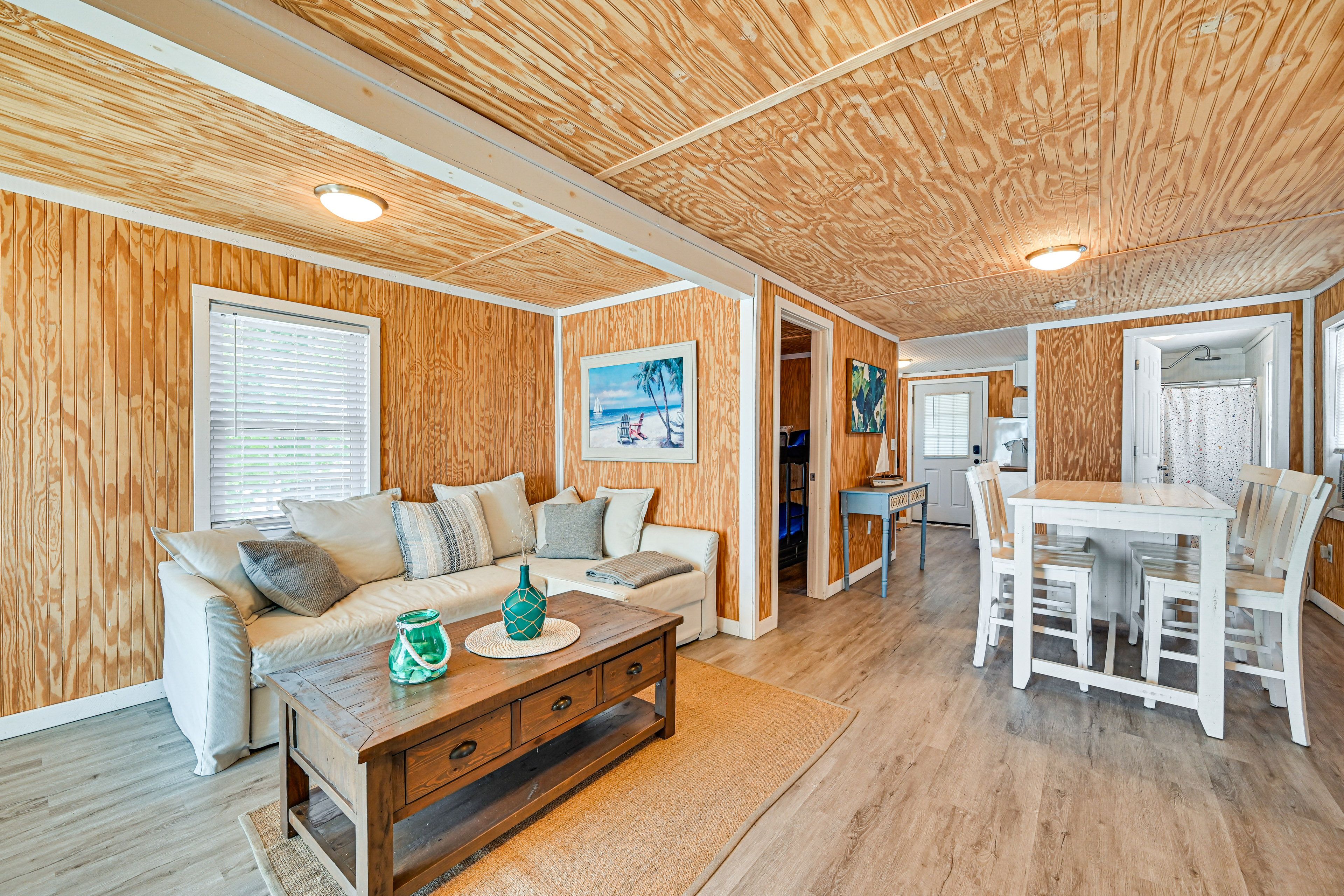 Living Room | Free WiFi | Smart TV