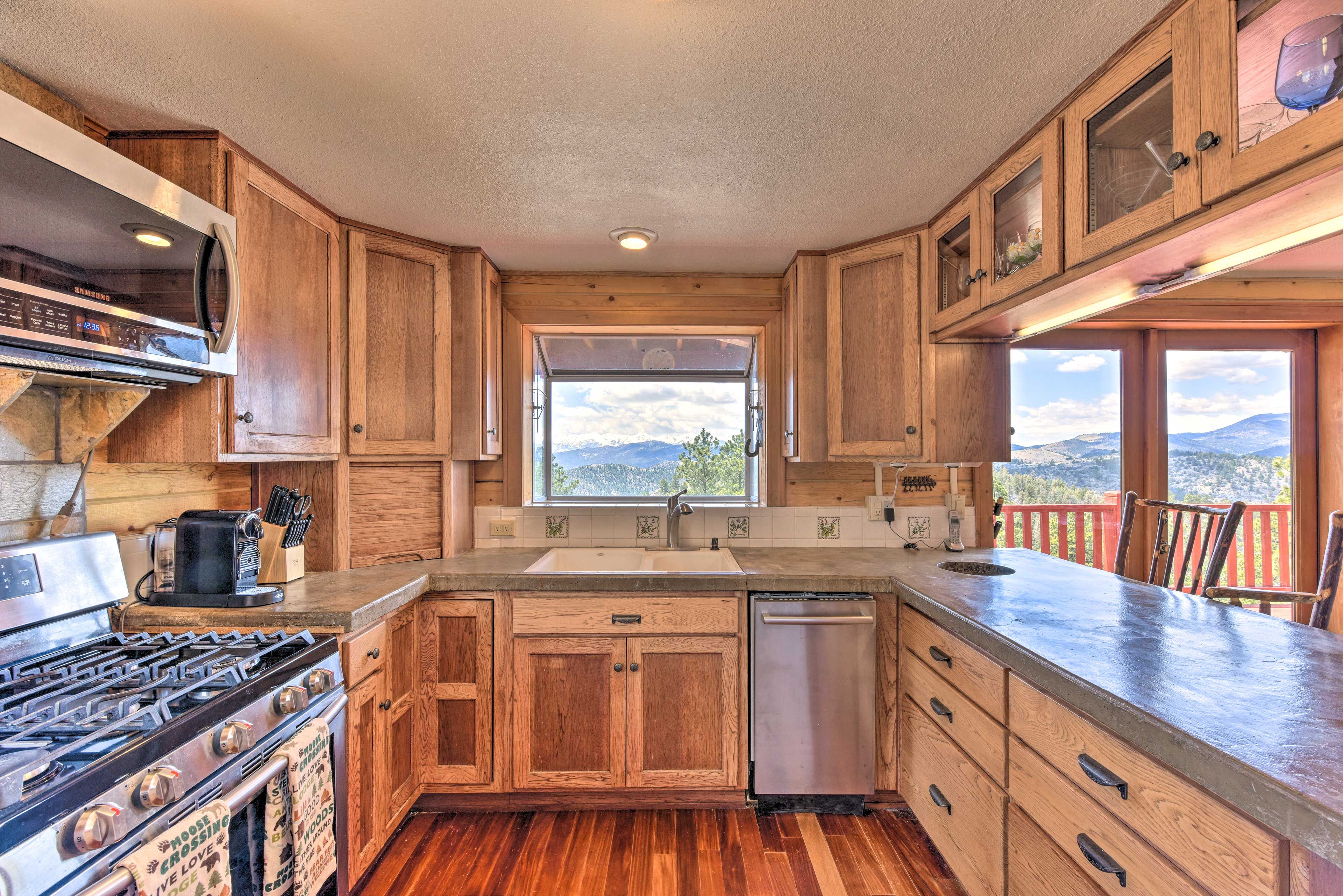 Show off your creative culinary skills in the fully equipped kitchen.