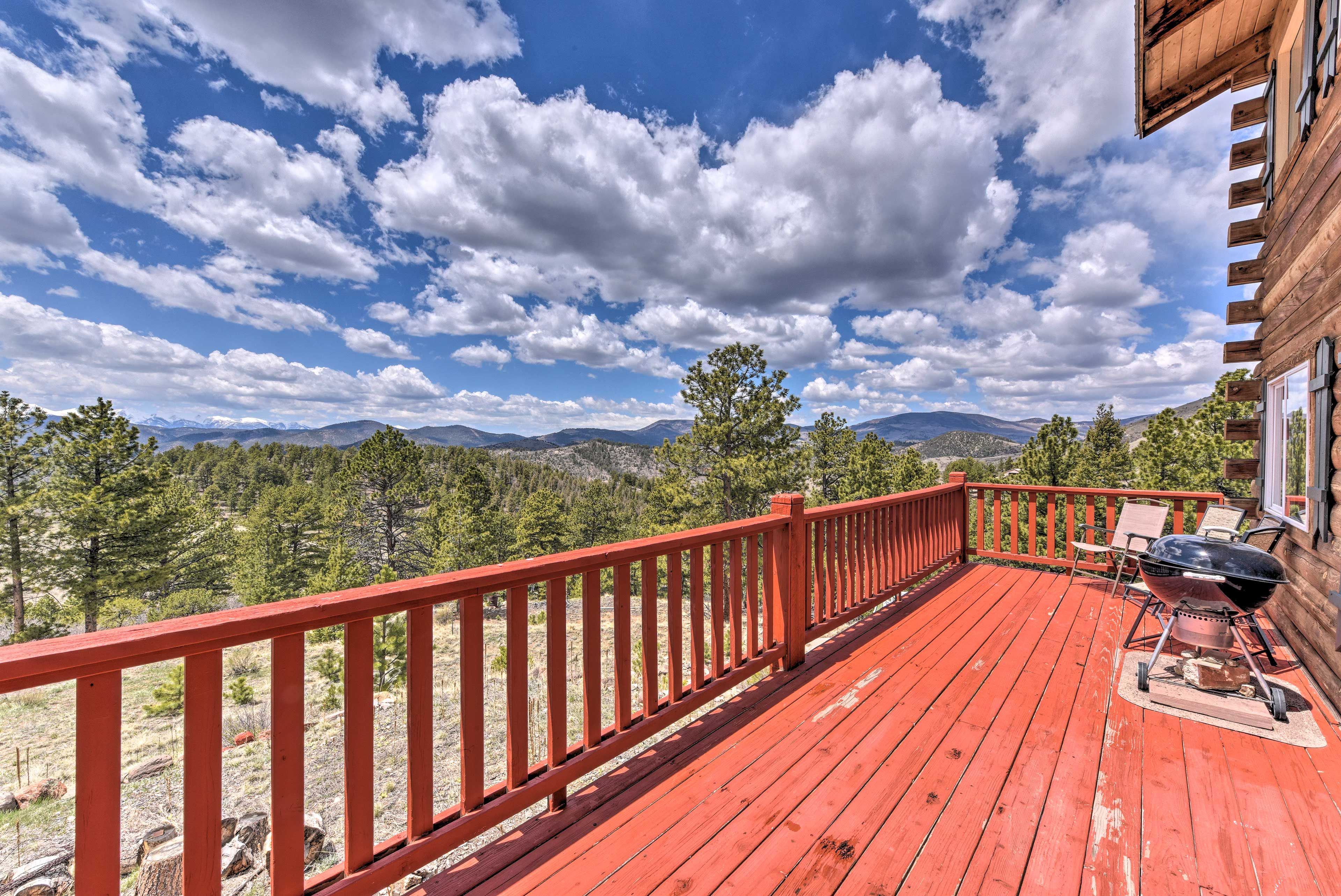 This 3-bedroom, 2-bath vacation rental for 6 offers panoramic views.