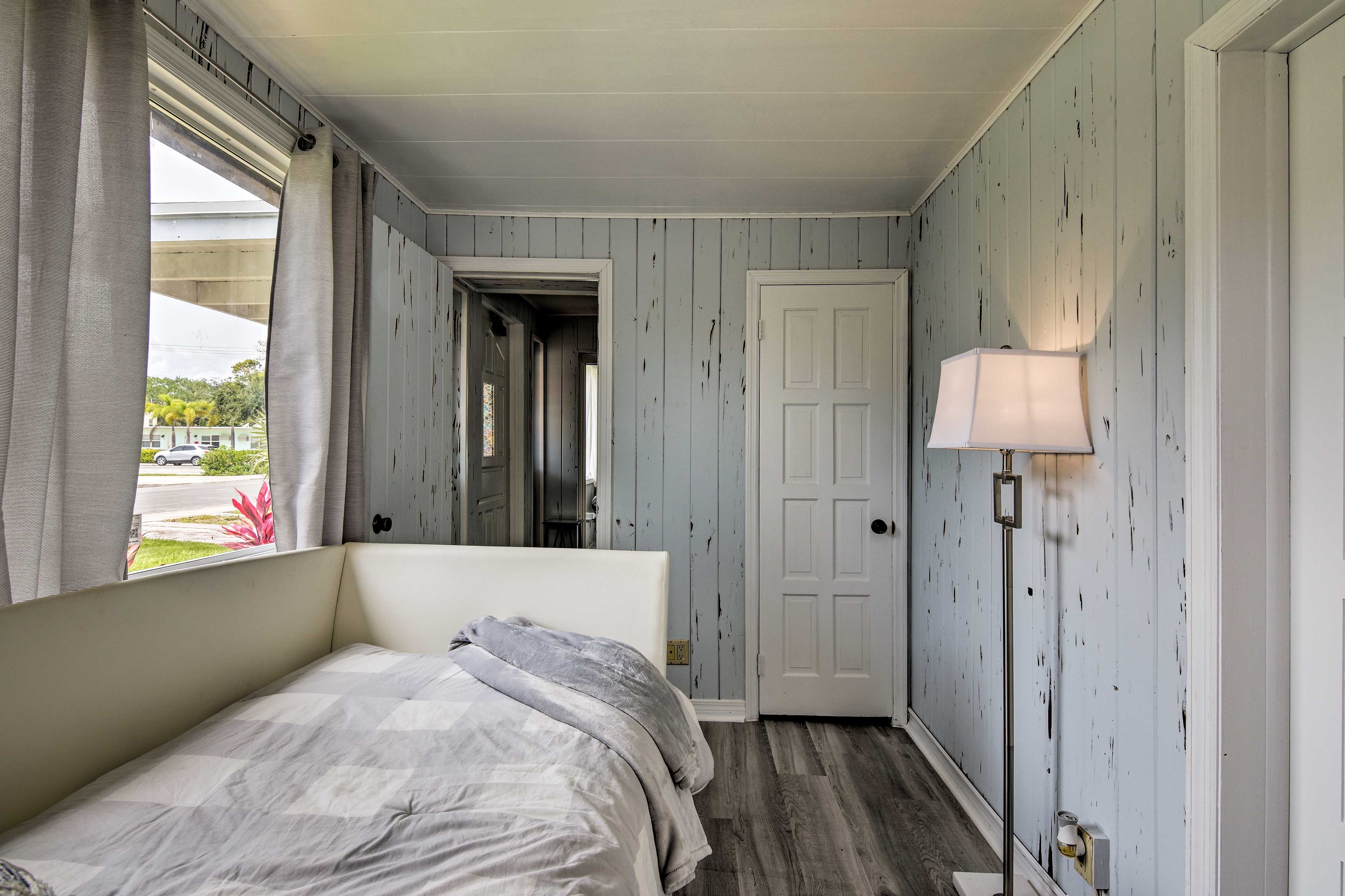 The bed features a twin trundle.