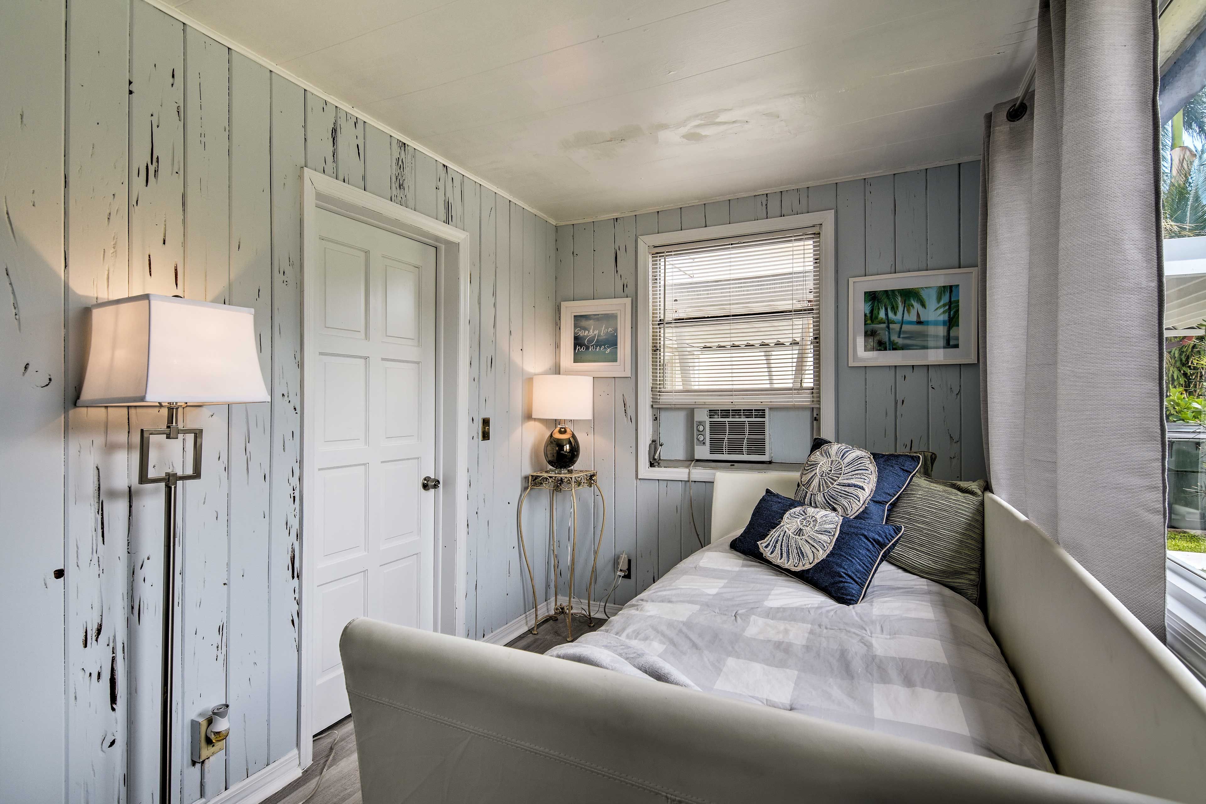 This room has a twin daybed.