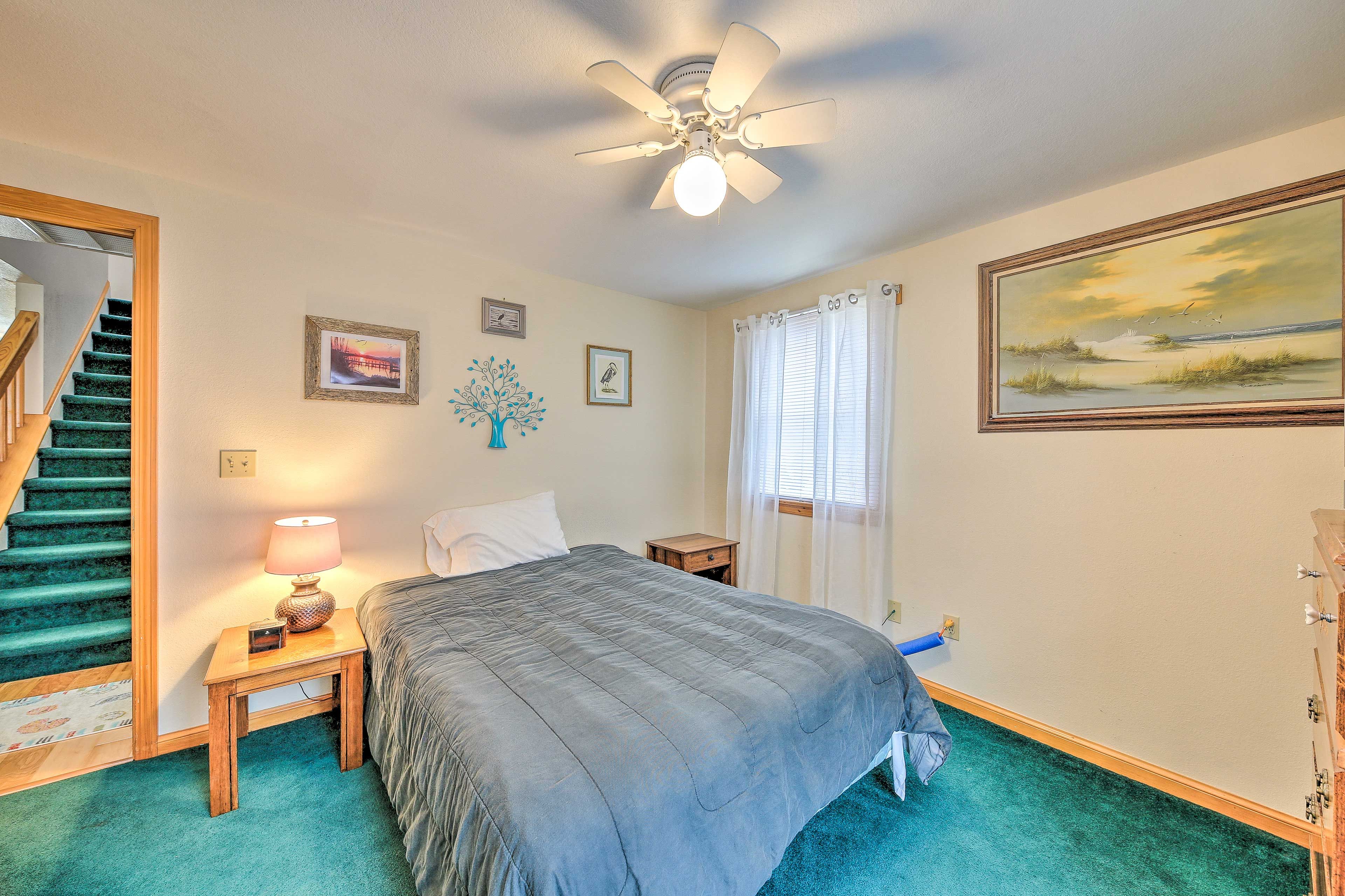 Bedroom 1 | Queen Bed
