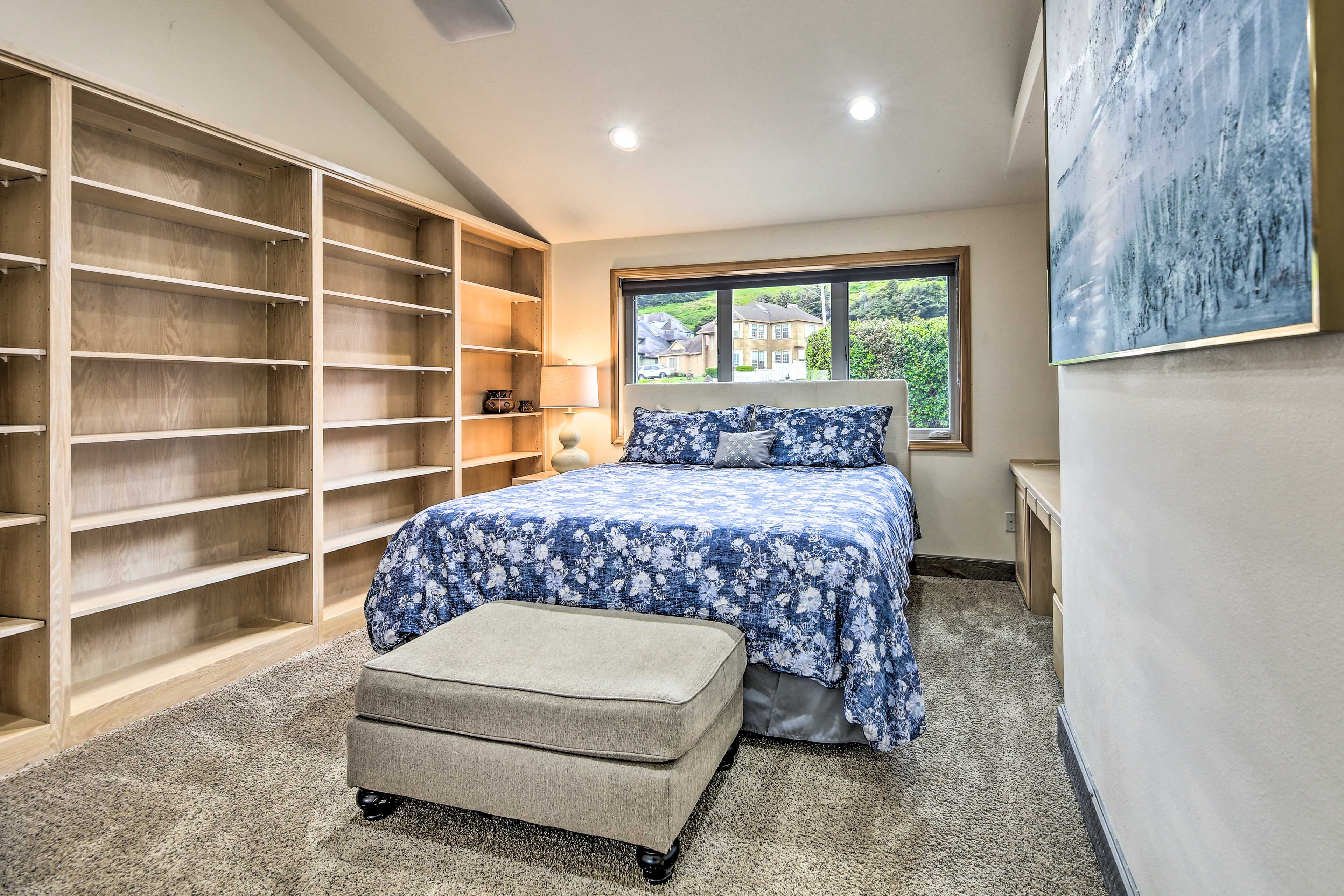 Bedroom 2 | King Bed | Linens Provided