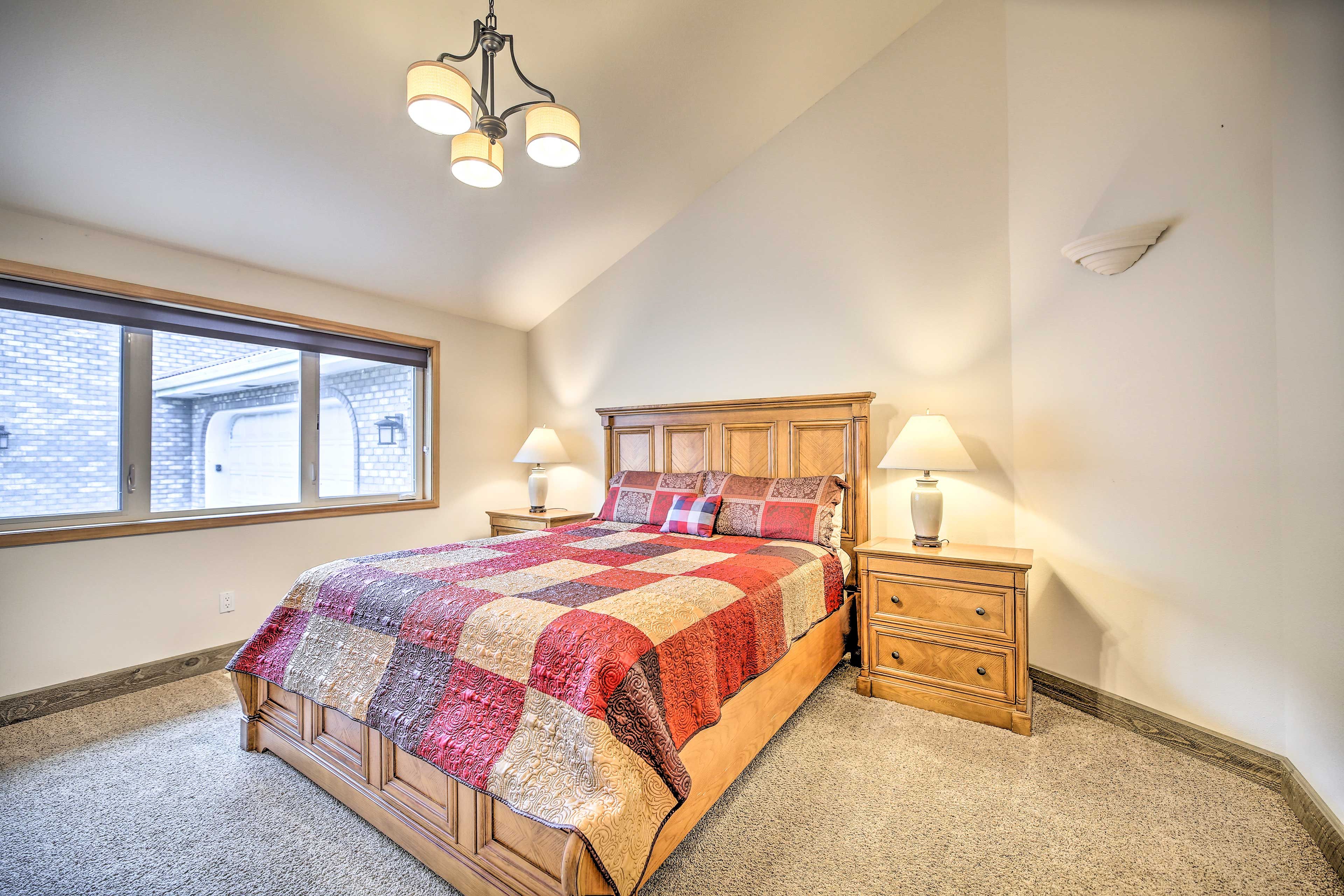 Bedroom 6 | Queen Bed
