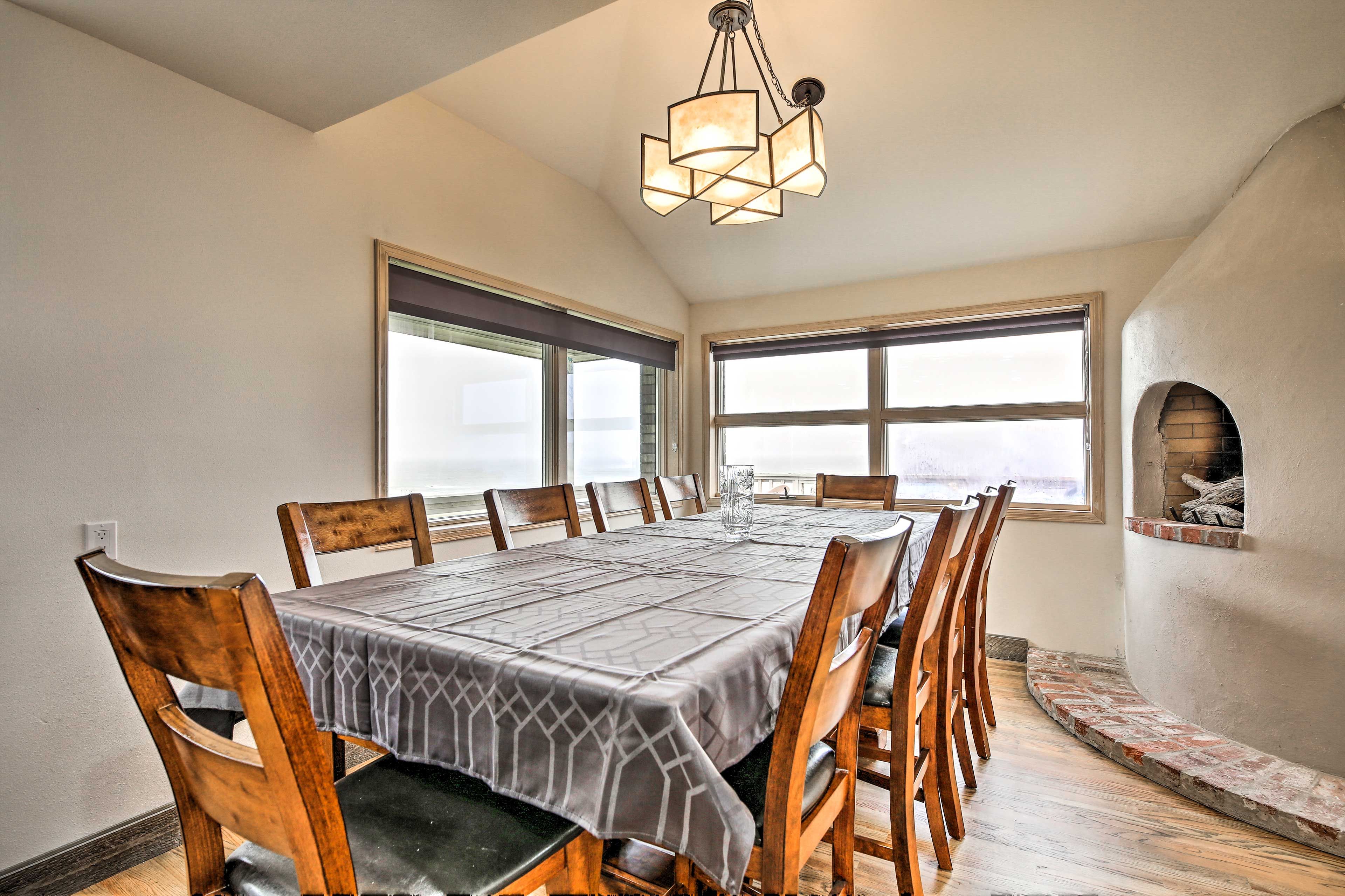 Dining Table | Dishware & Flatware Provided