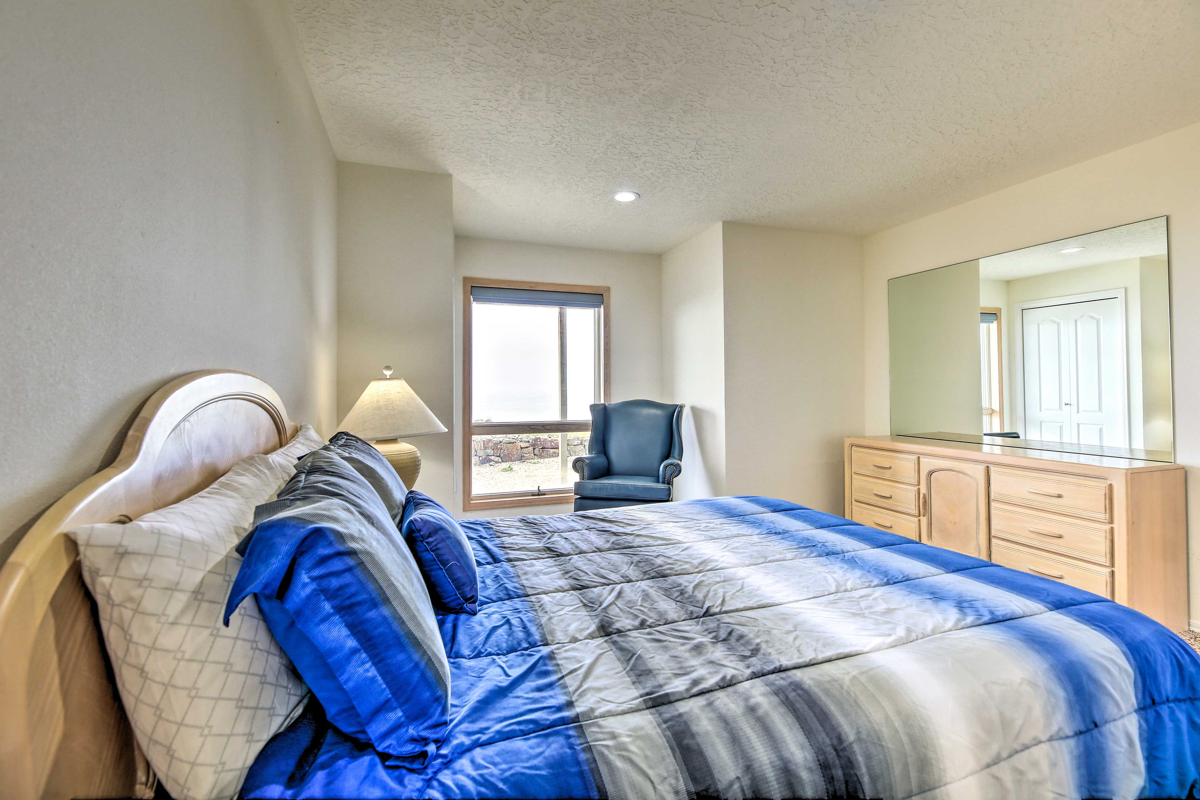 Bedroom 5 | King Bed