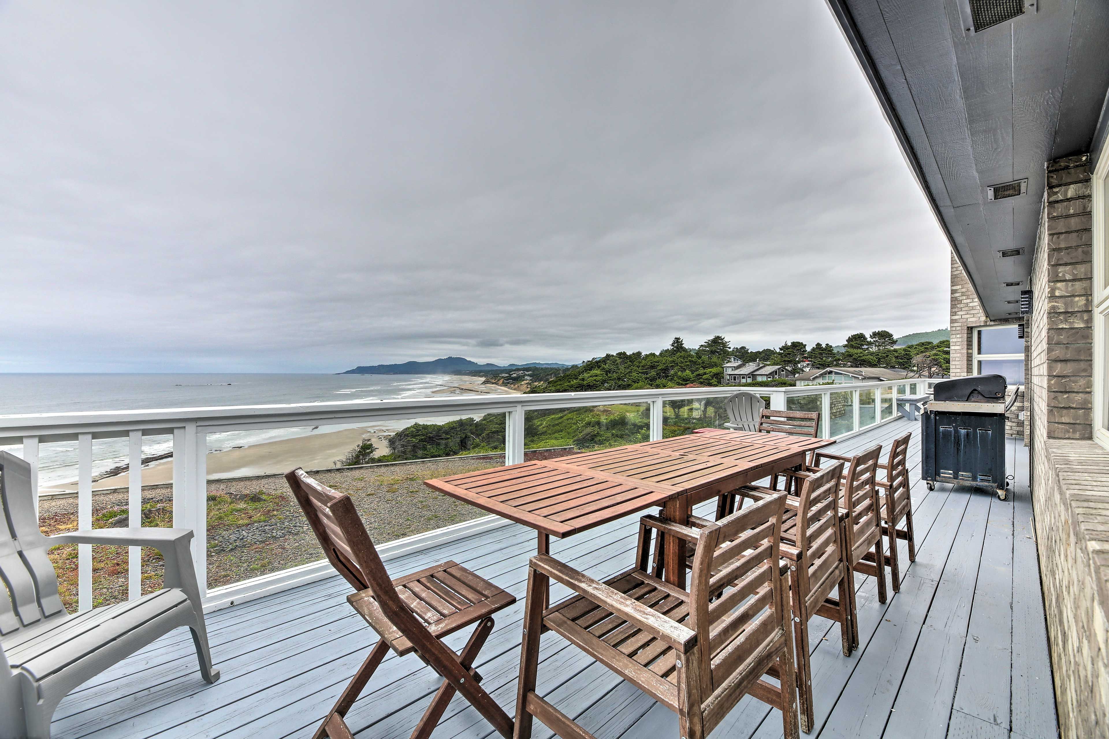 Deck | Outdoor Dining Table | Gas Grill