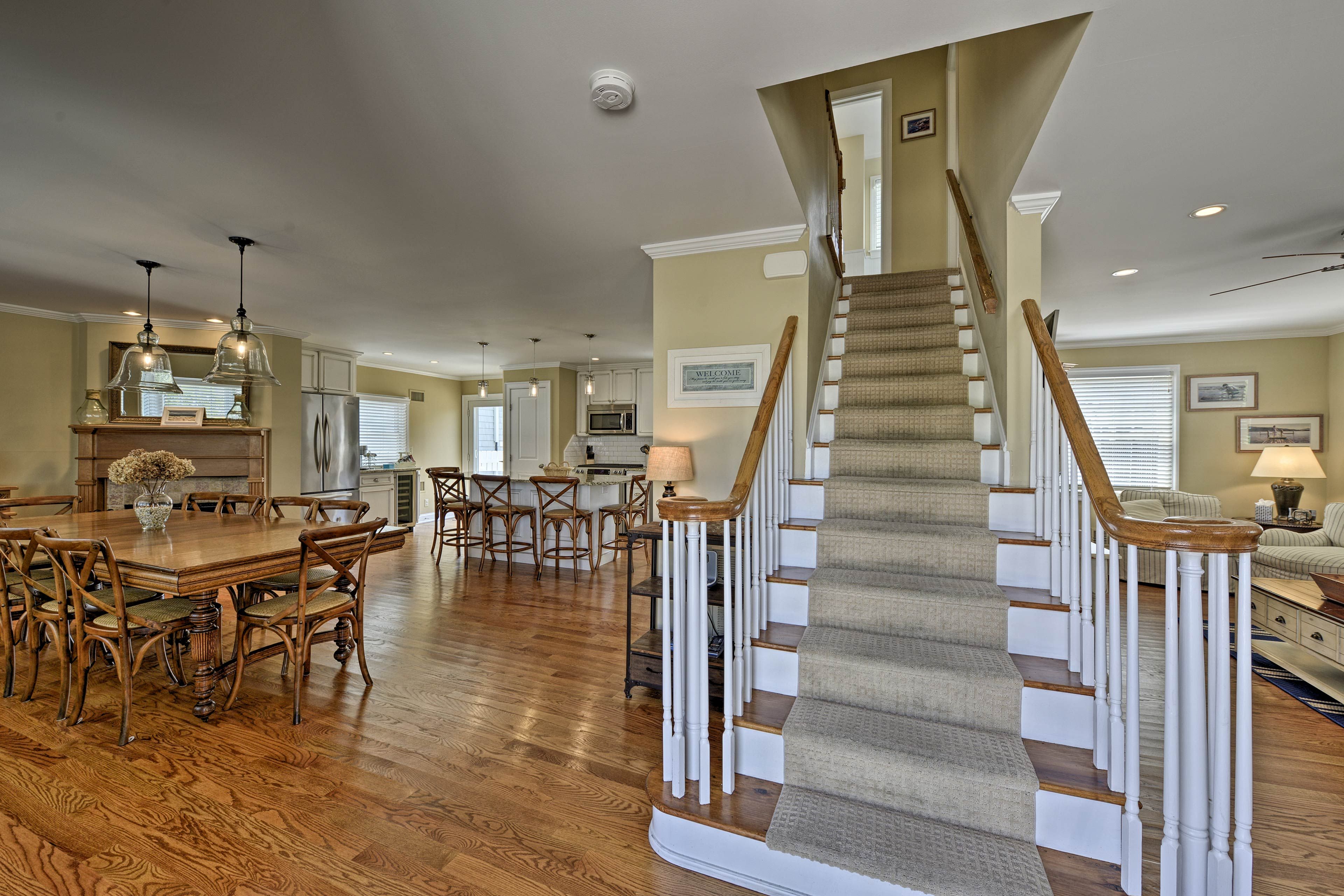 Dining Table | Dishware & Flatware Provided