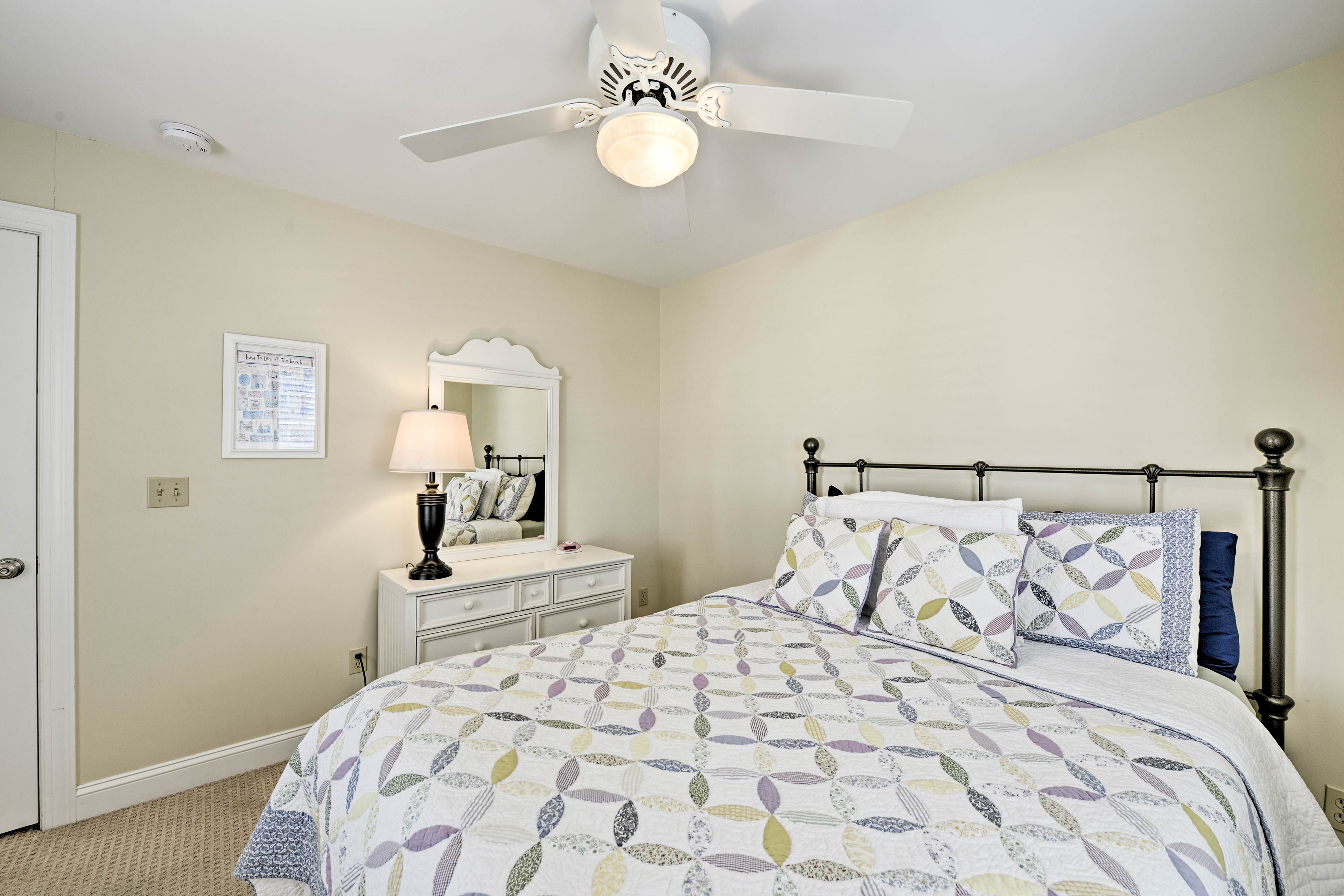 Bedroom 2 | Queen Bed
