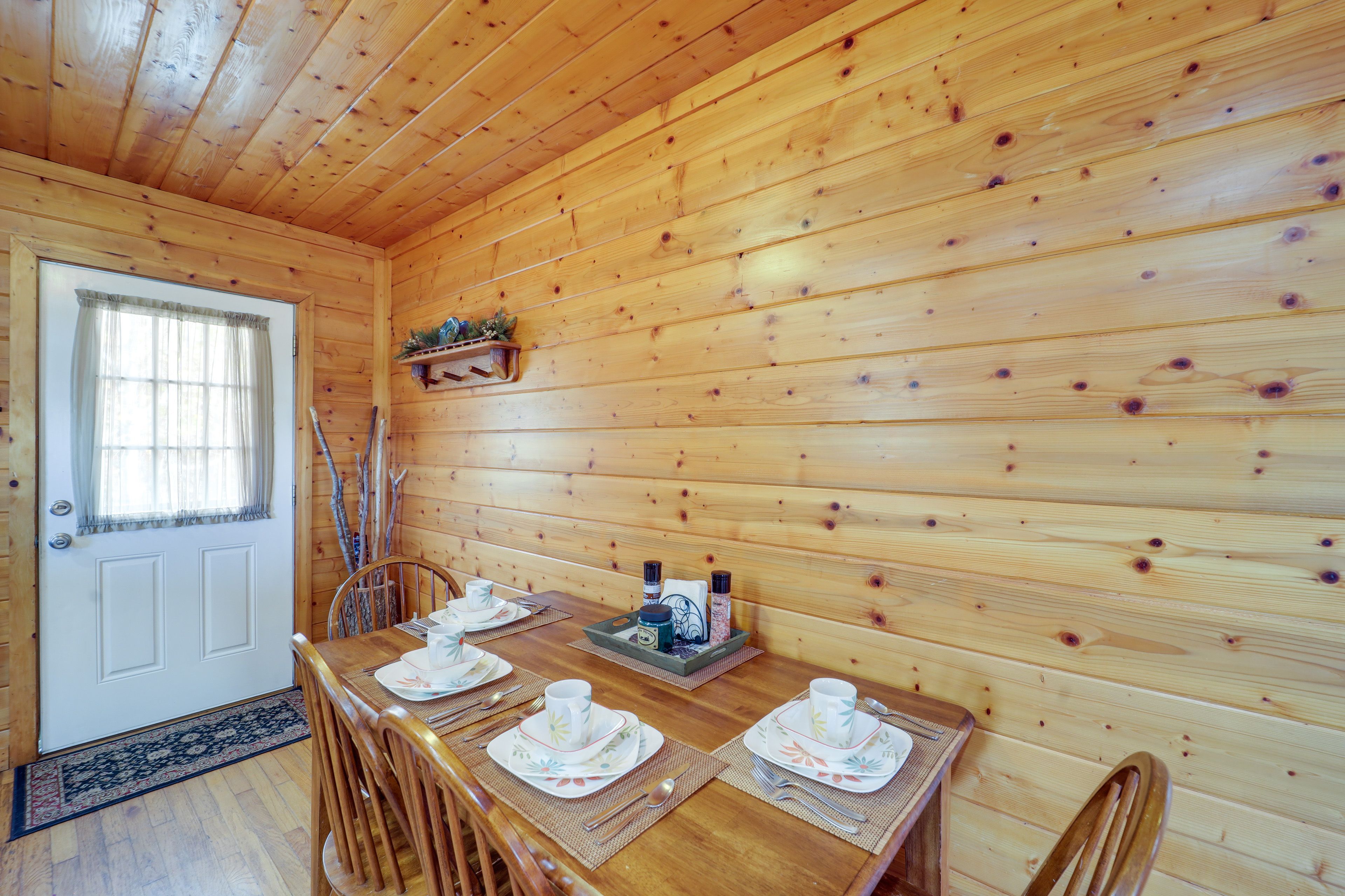 Dining Space | Dishware/Flatware