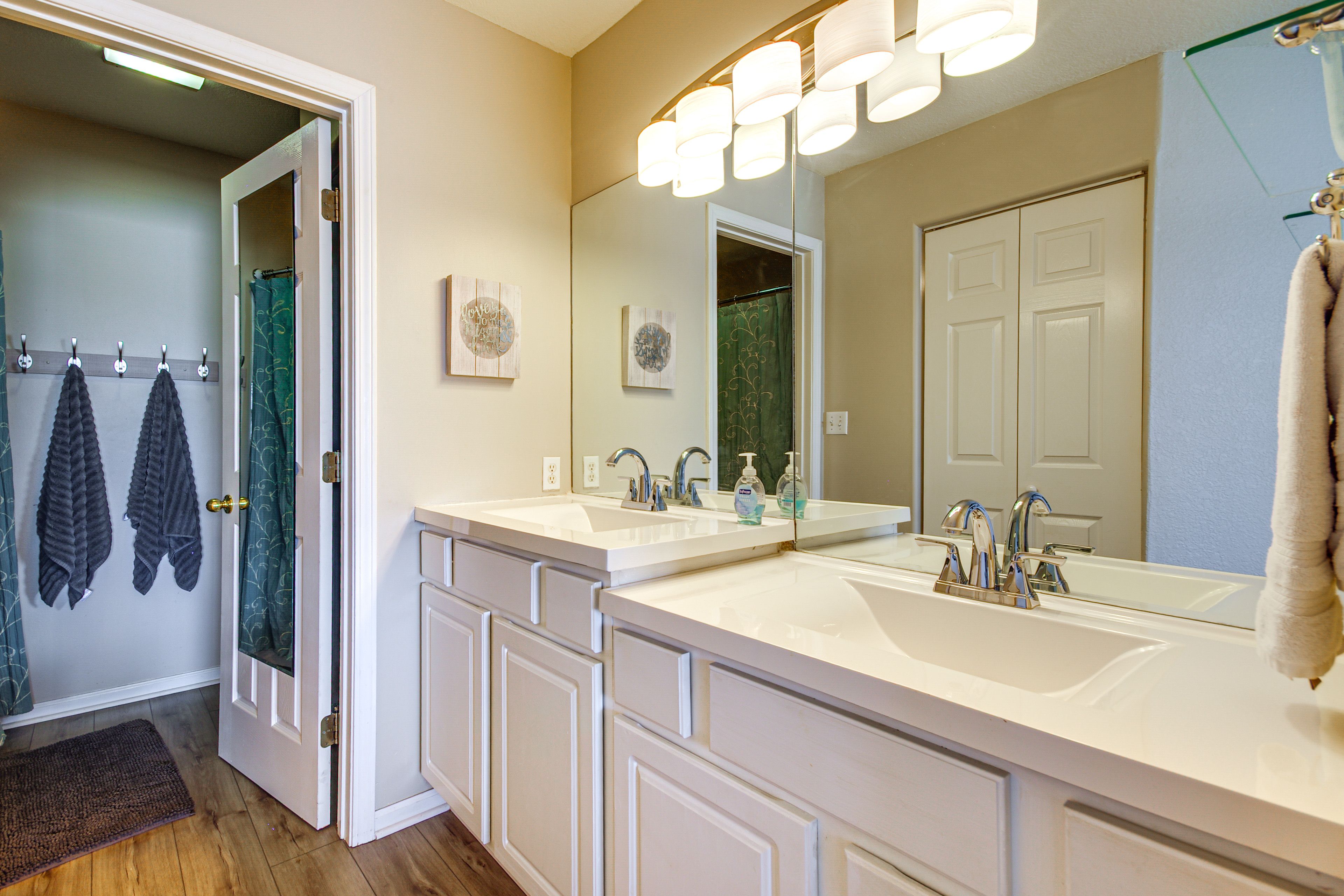 En-Suite Bathroom | Towels Provided