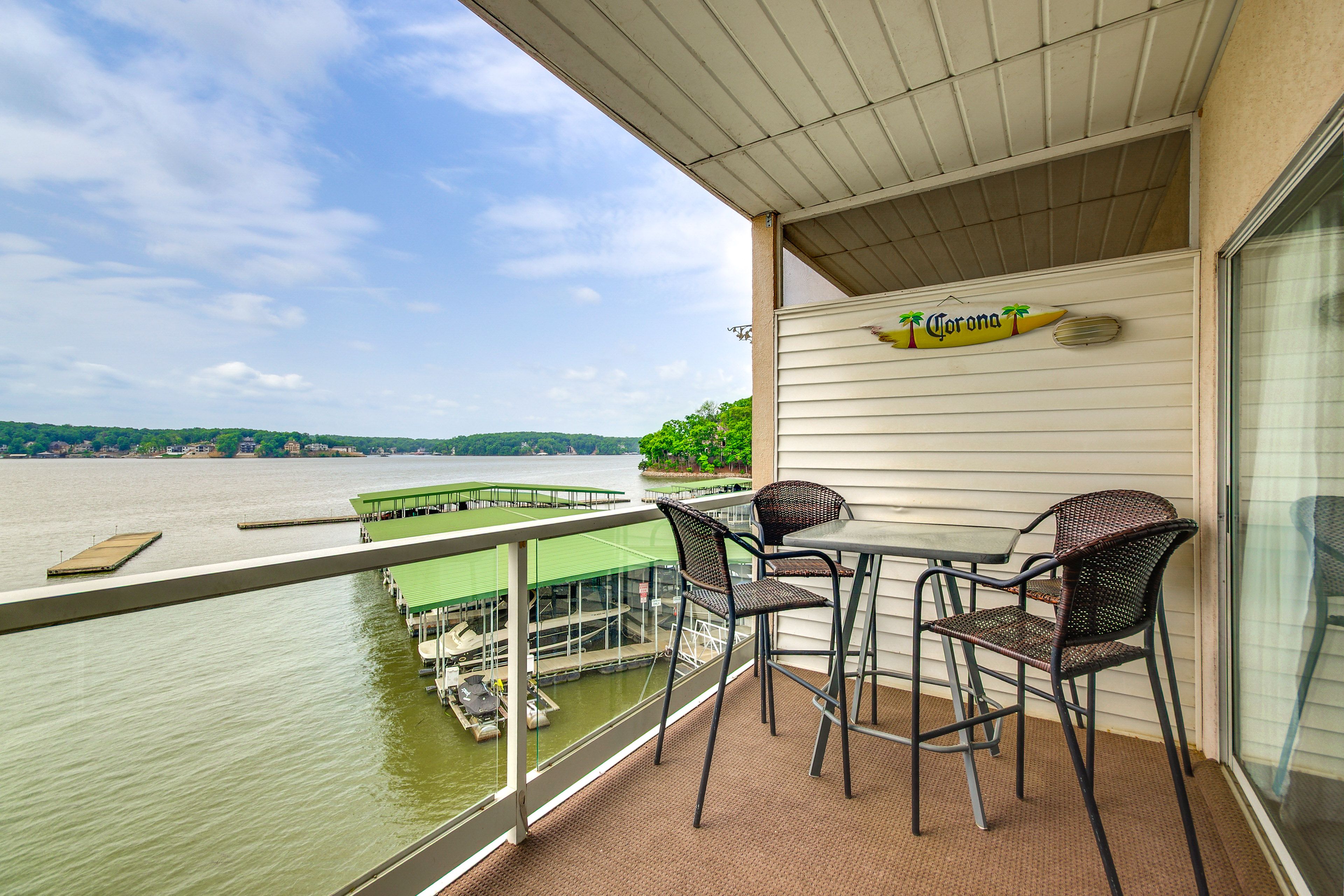 Private Balcony | No Dock Access