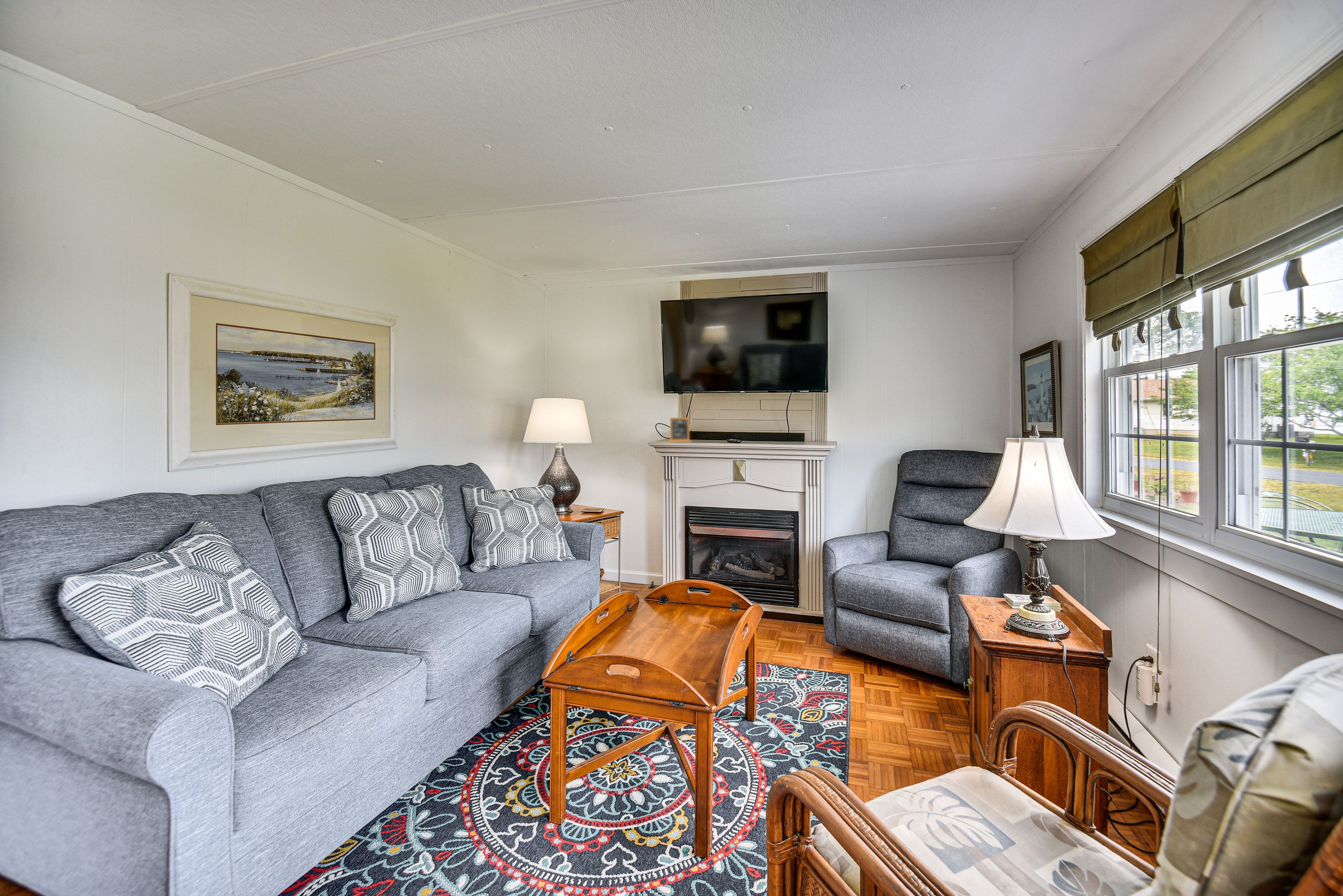 Living Room | Free WiFi | A/C