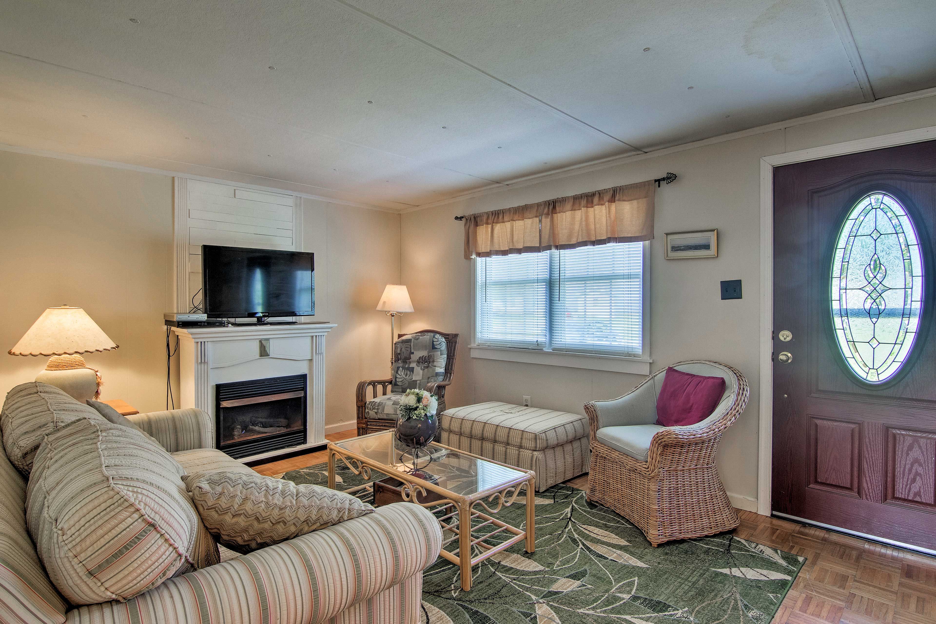 Living Room | Free WiFi | A/C