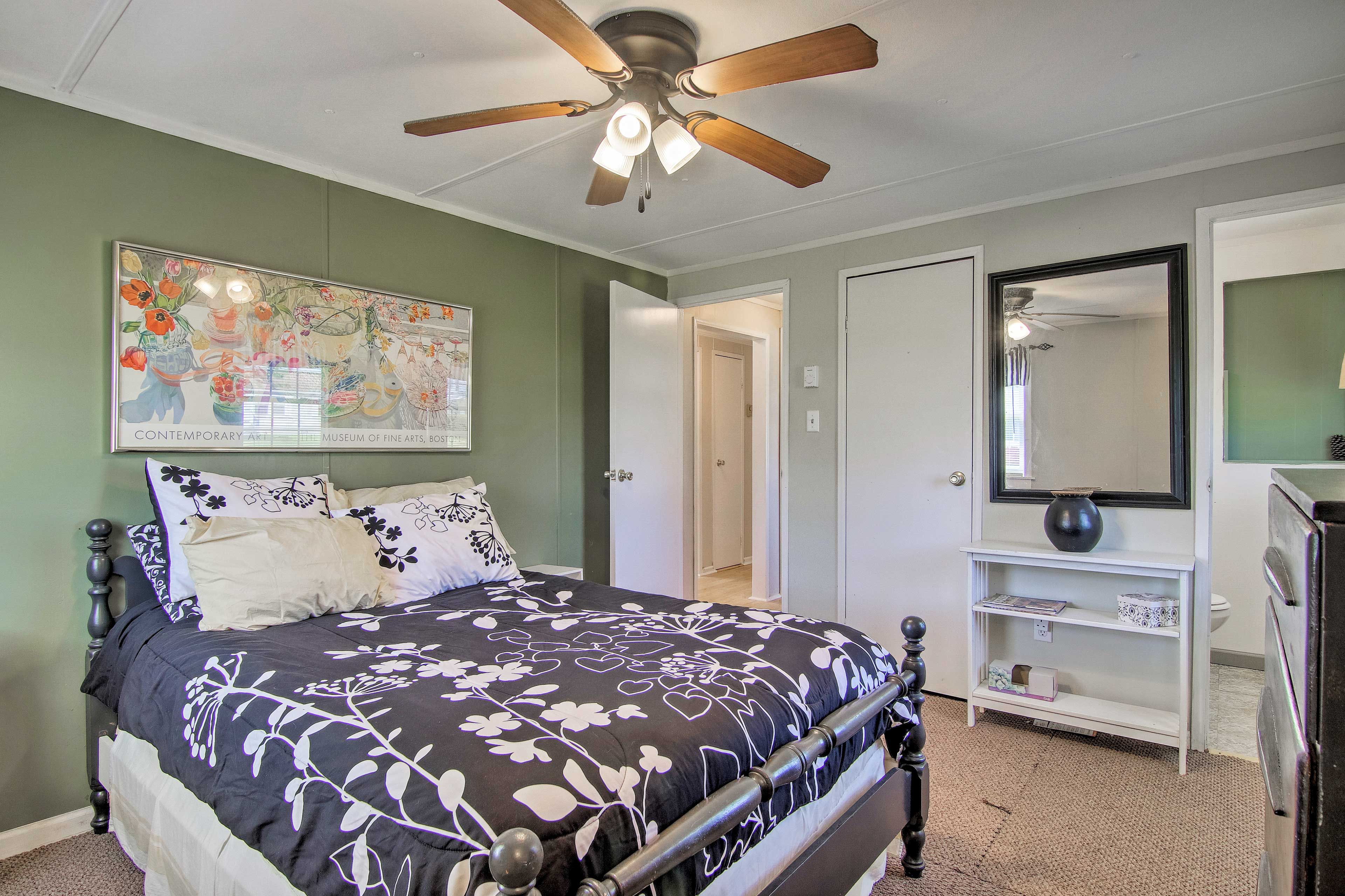 Bedroom 1 | Queen Bed | Linens Provided