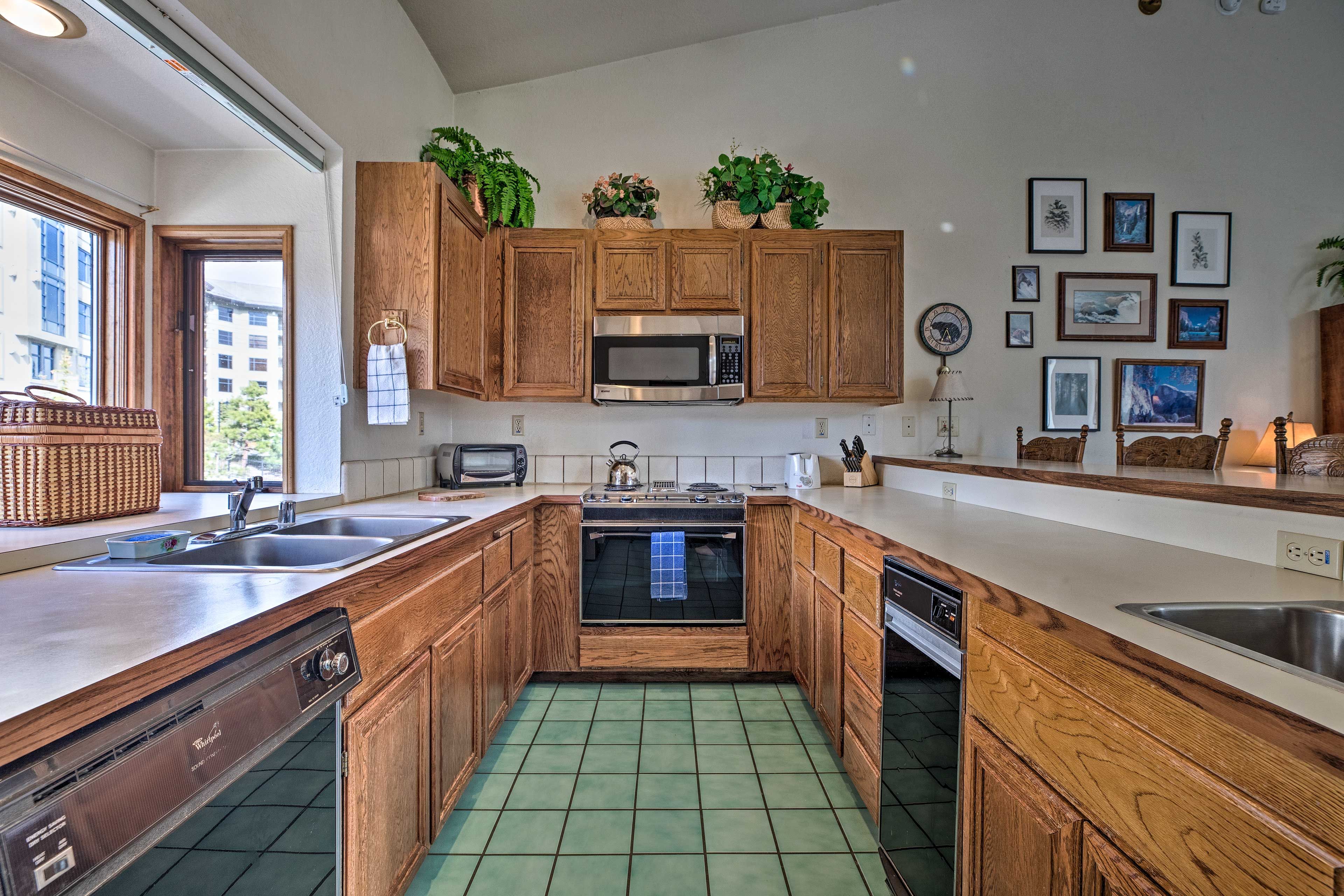 Slice and dice on the expansive countertops.