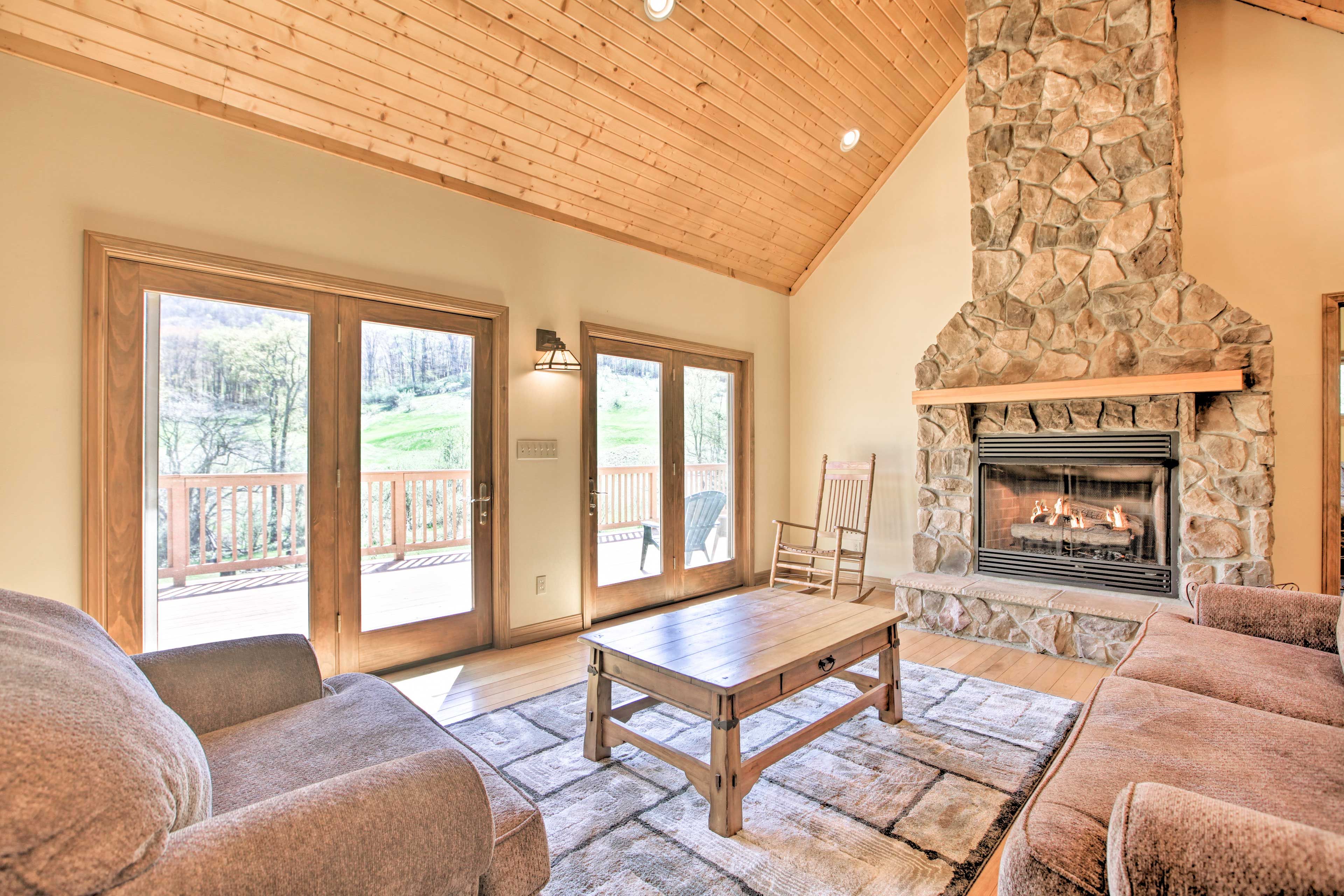 Living Room | Free WiFi | Central A/C & Heat | Sleeper Sofa | Gas Fireplace