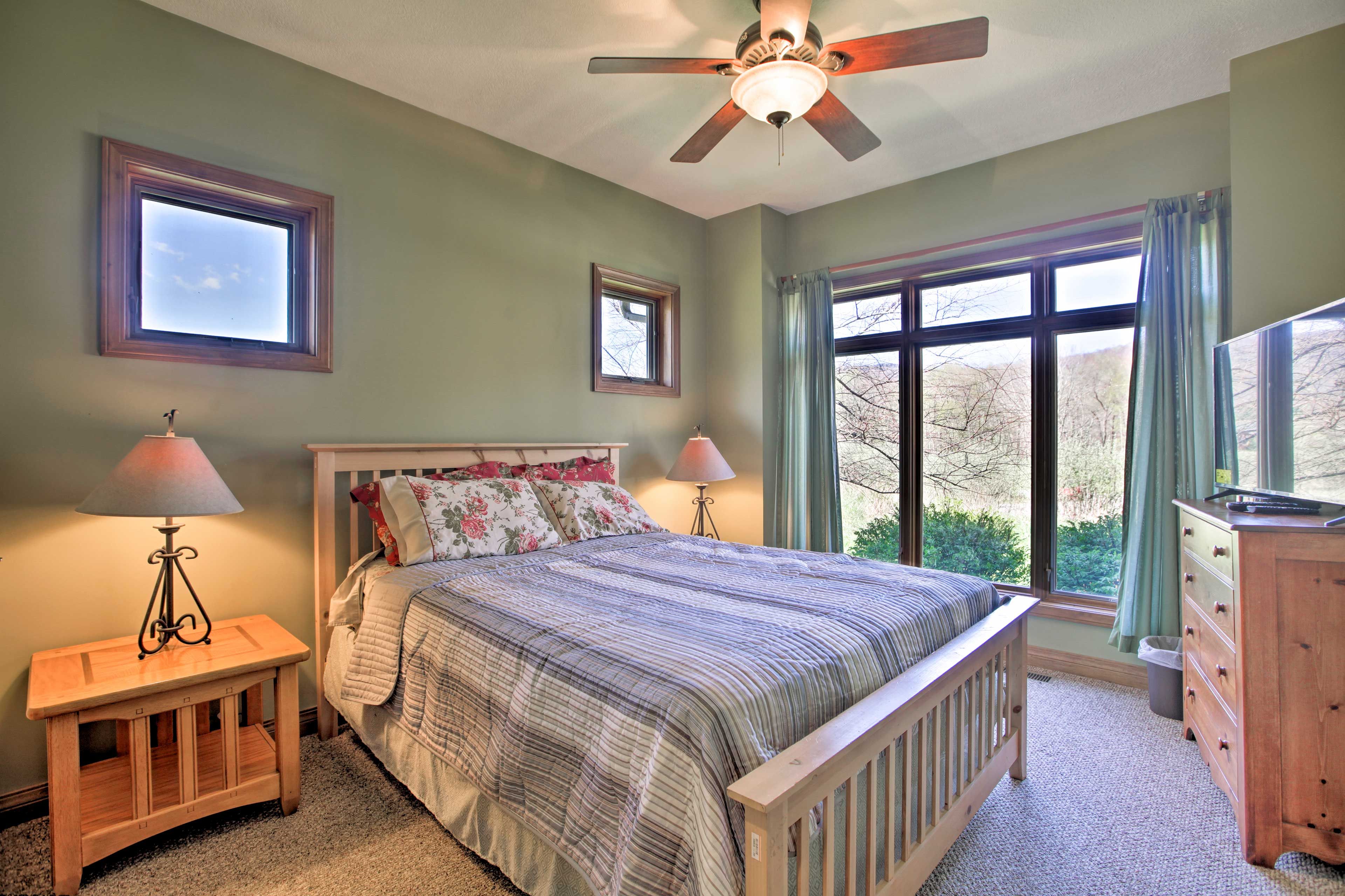 Bedroom 3 | Queen Bed