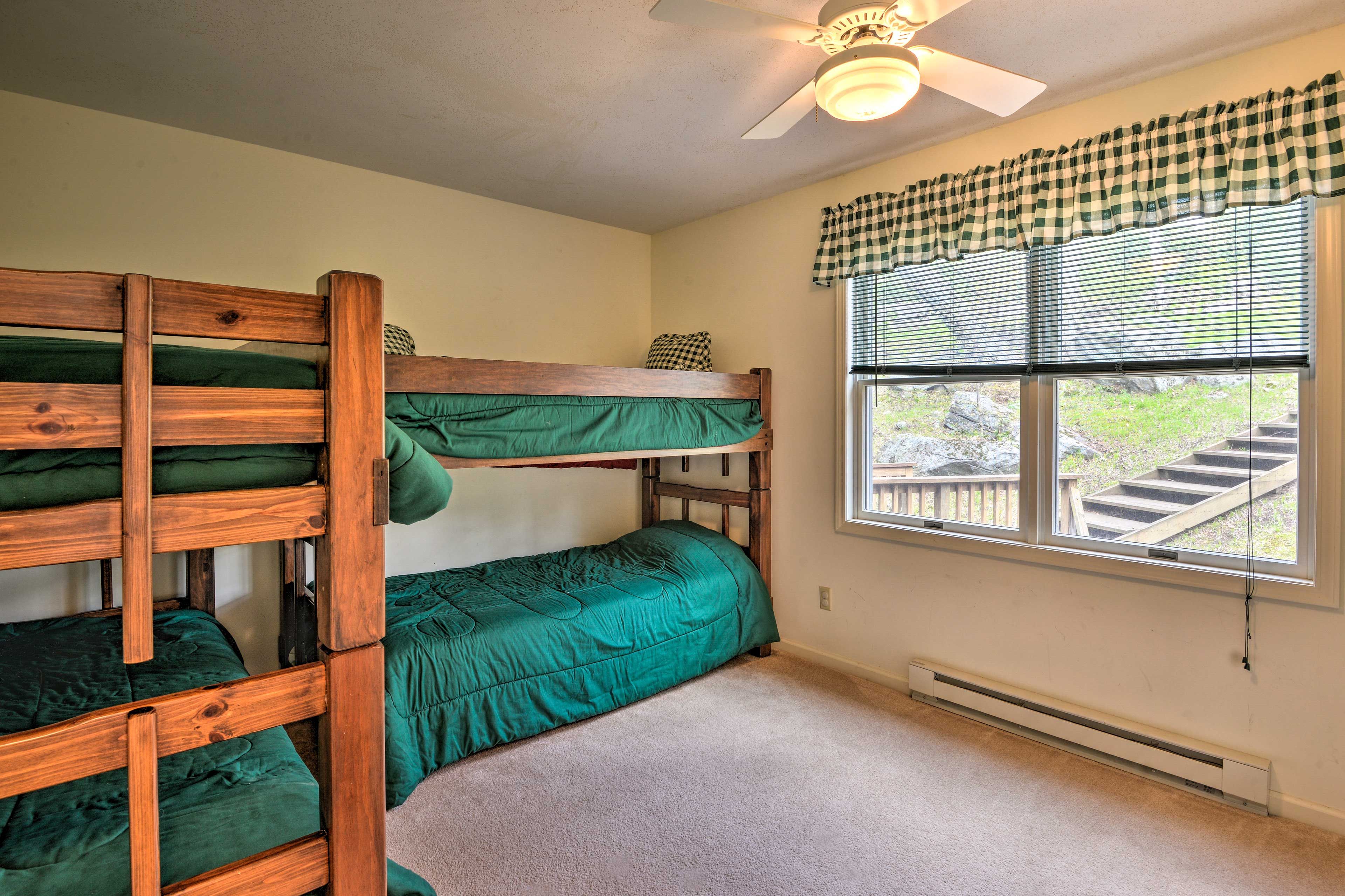 Bedroom 2 | 4 Twin Beds