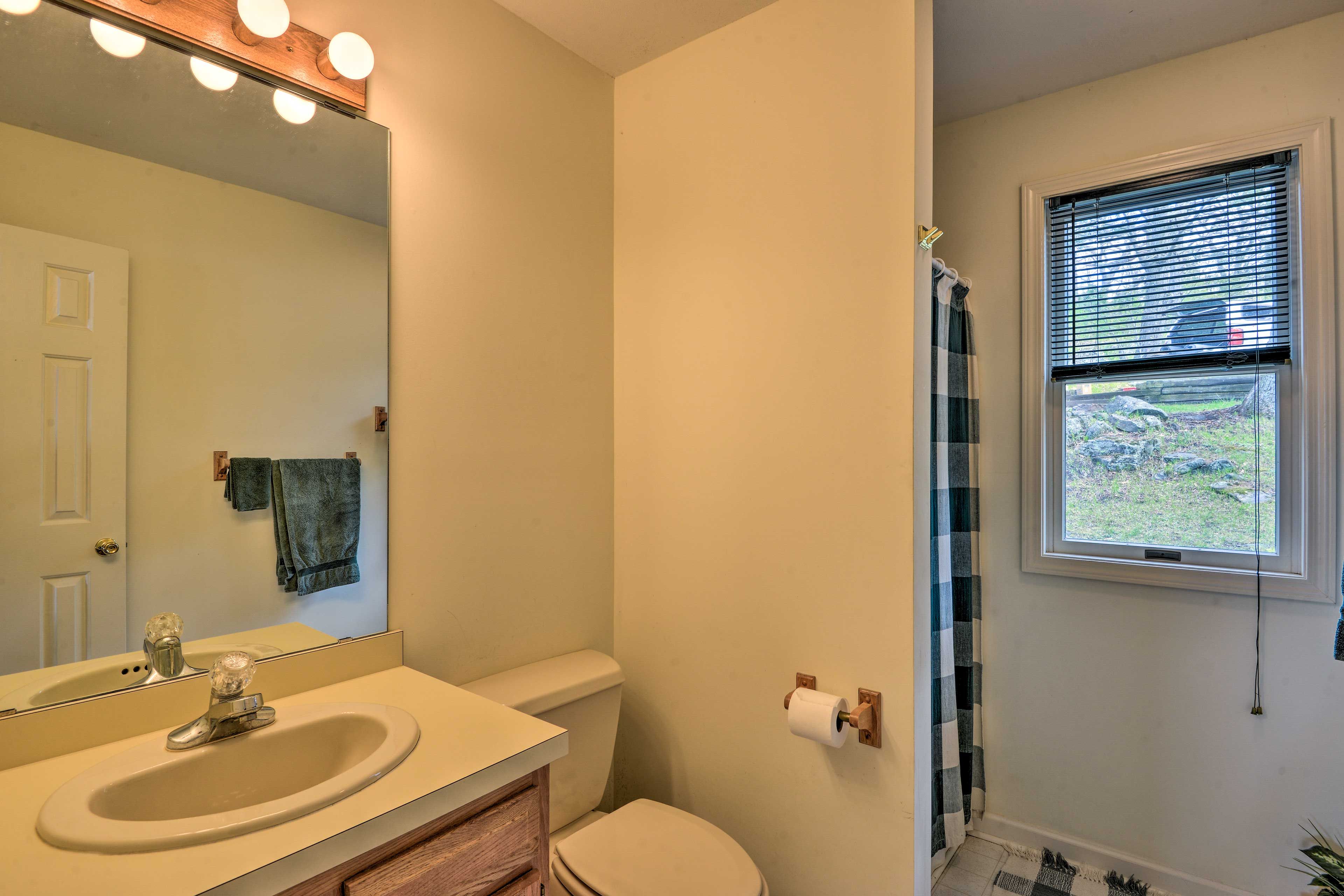 En-Suite Bathroom | Towels Provided