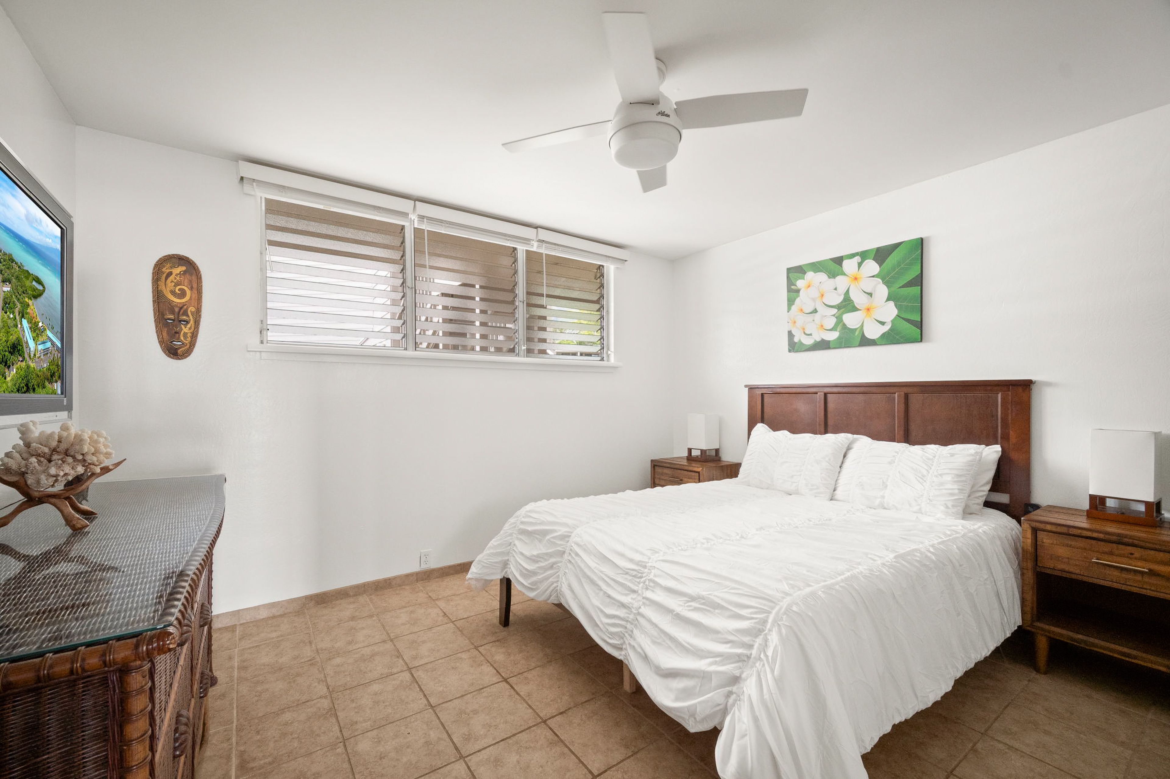 Bedroom | Queen Bed | Linens Provided