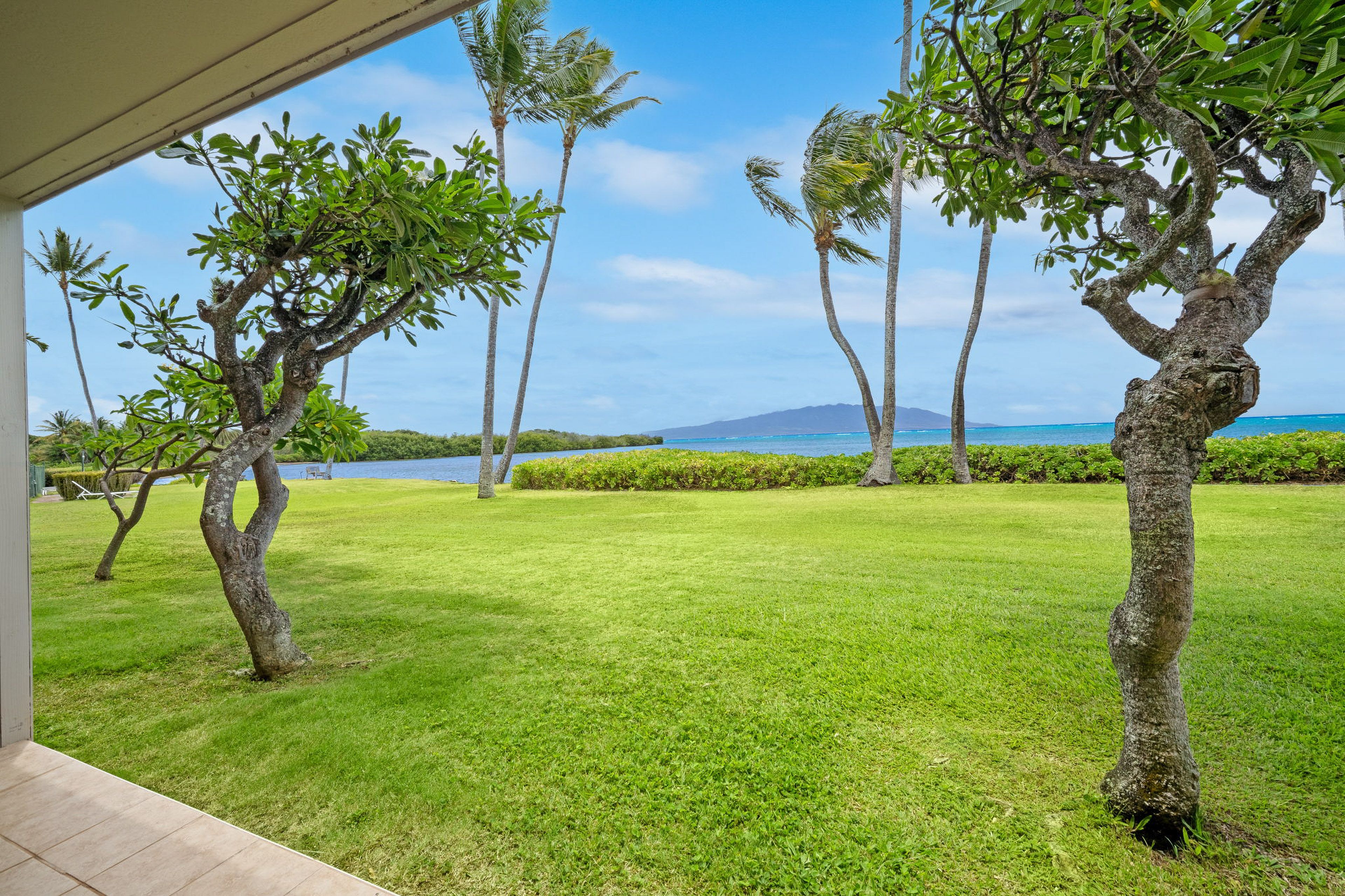 Lanai | Beach Towels Provided