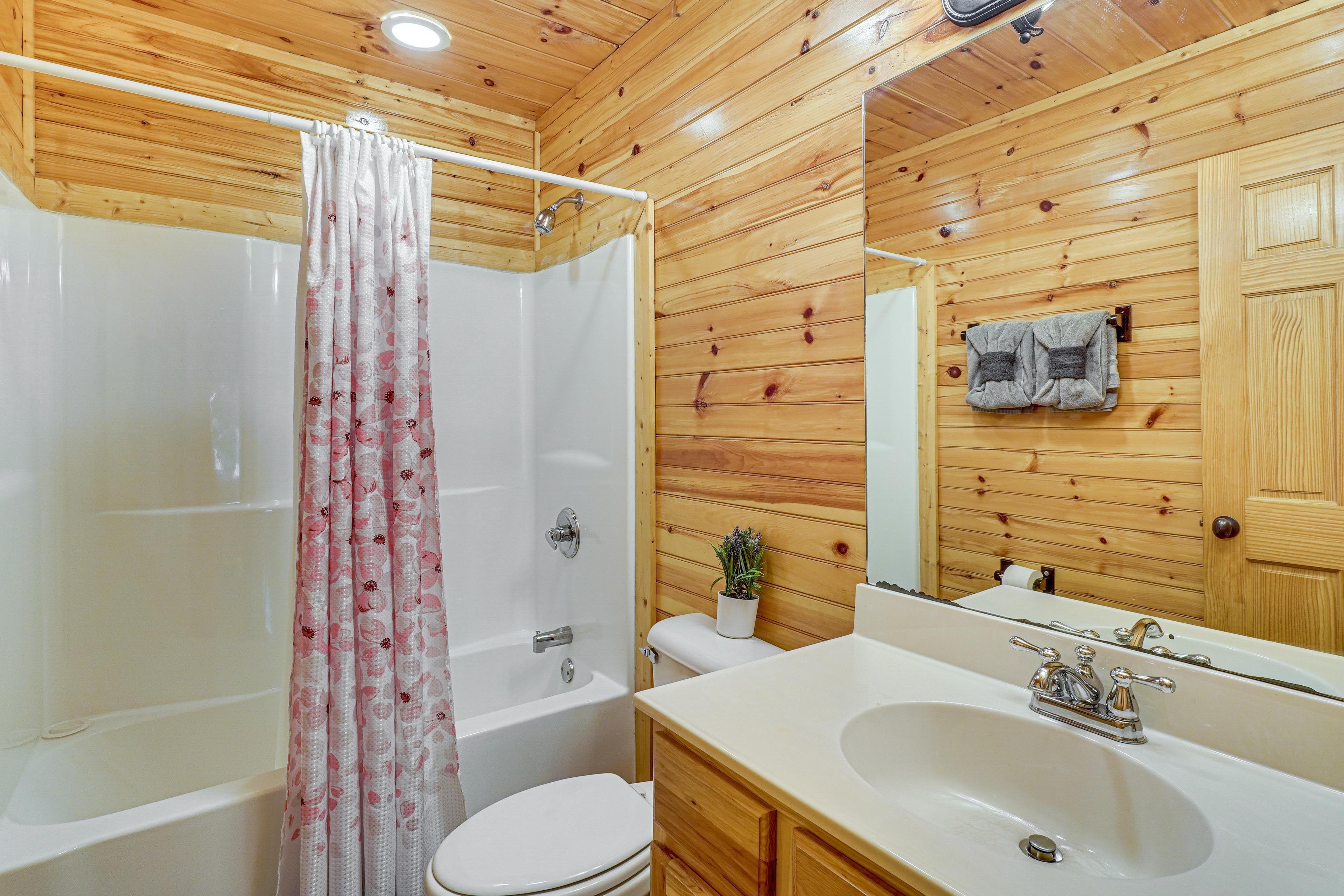 Full Bathroom | Towels & Linens Provided