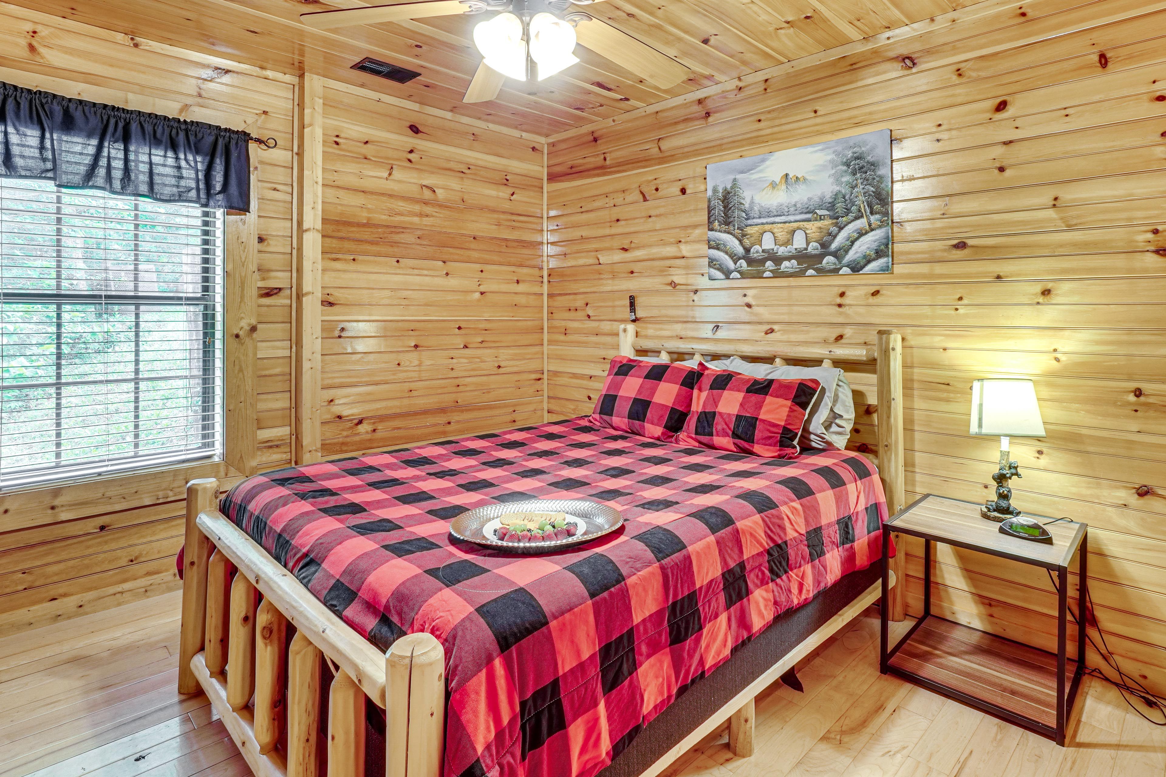 Bedroom 3 | Queen Bed