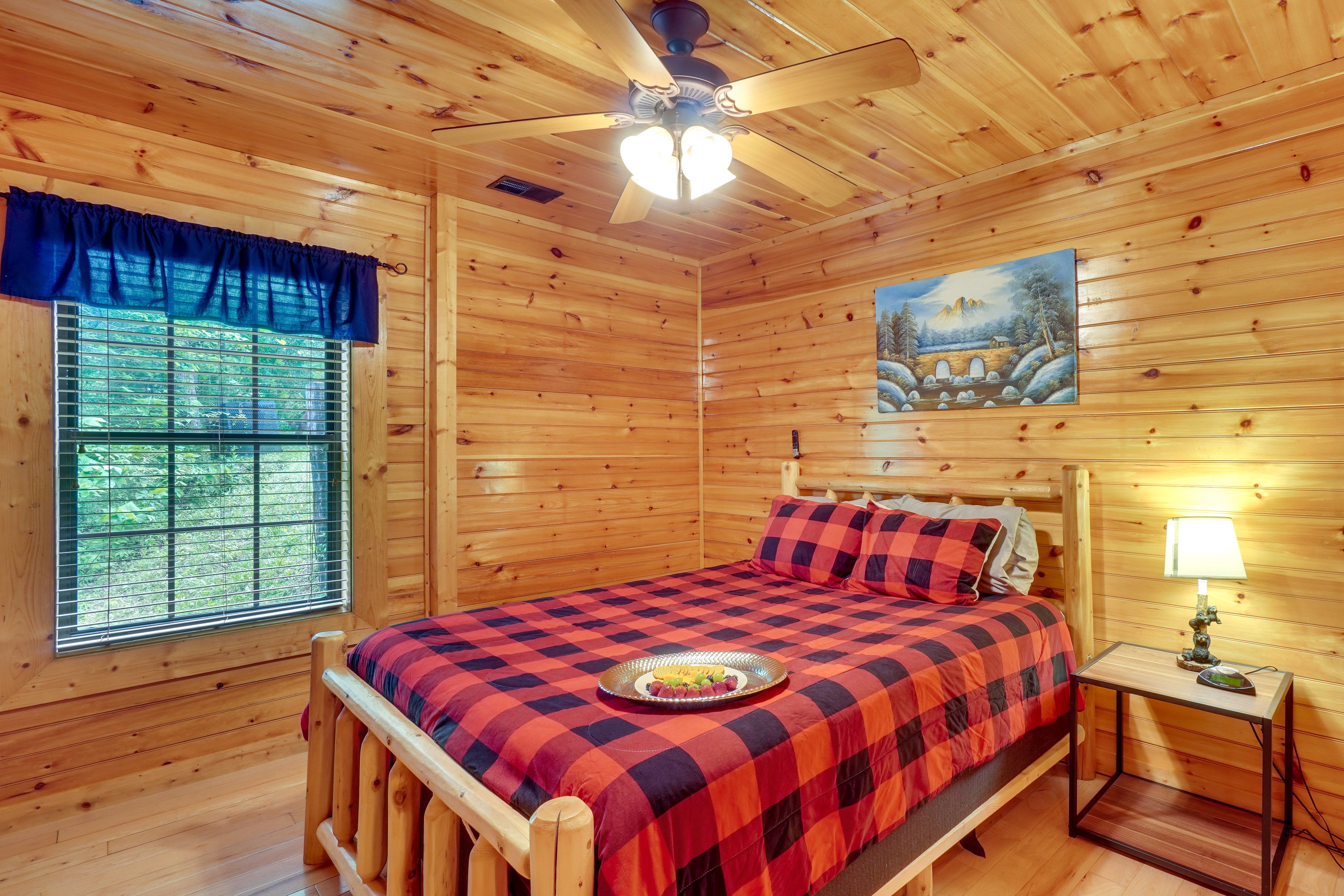Bedroom 3 | Queen Bed