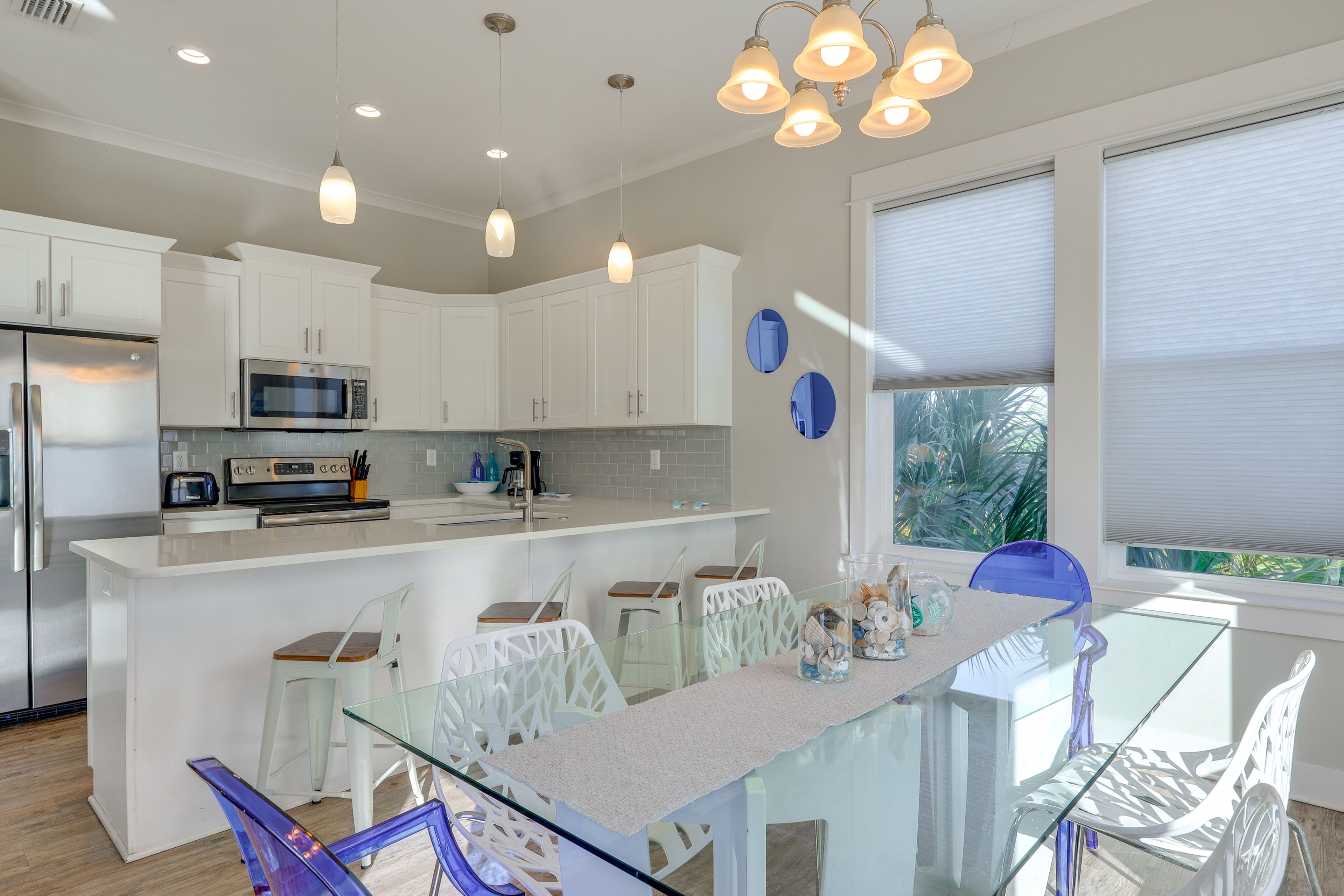 Dining & Kitchen Area