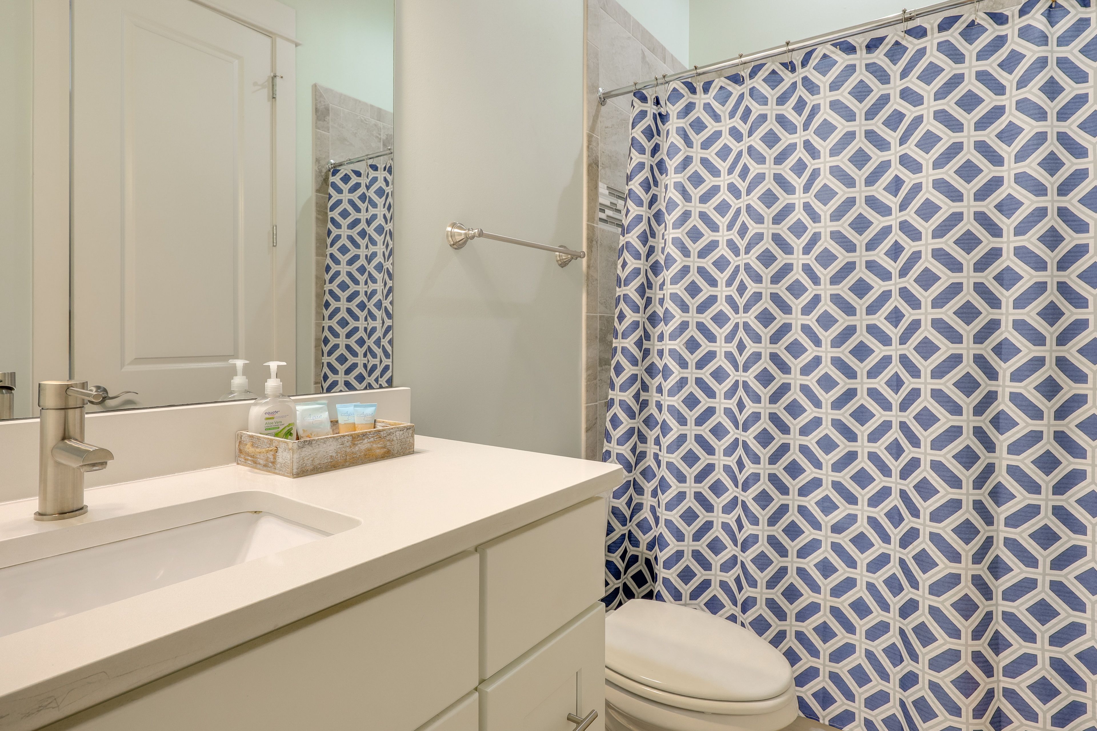 Full Bathroom | Complimentary Toiletries | Hair Dryer