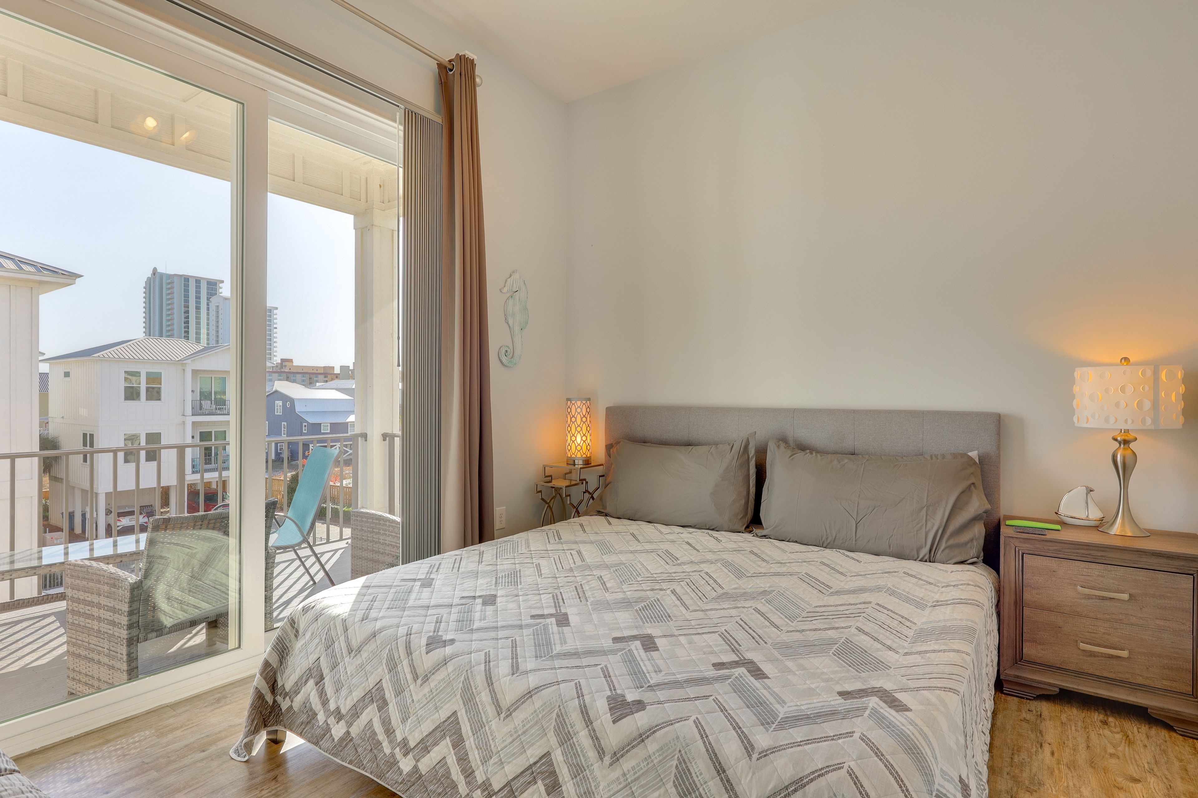 Bedroom 1 | King Bed