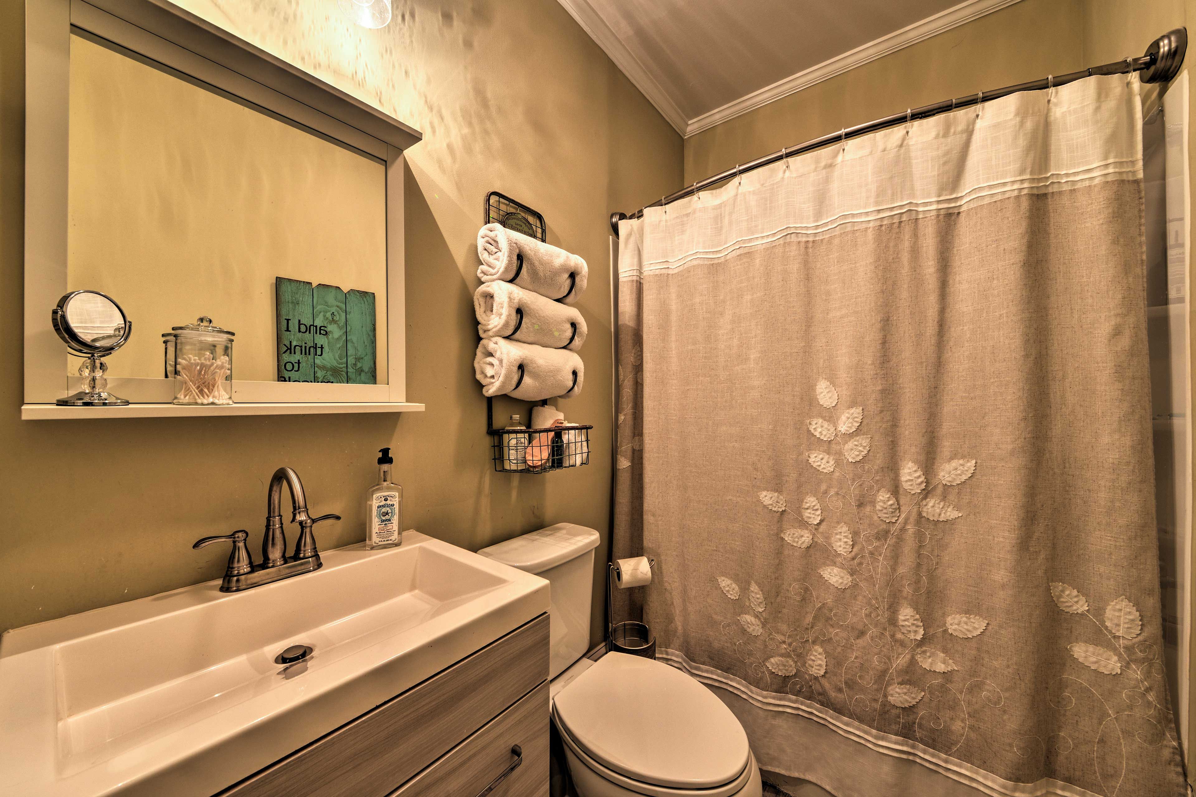 Full Bathroom | Linens & Towels
