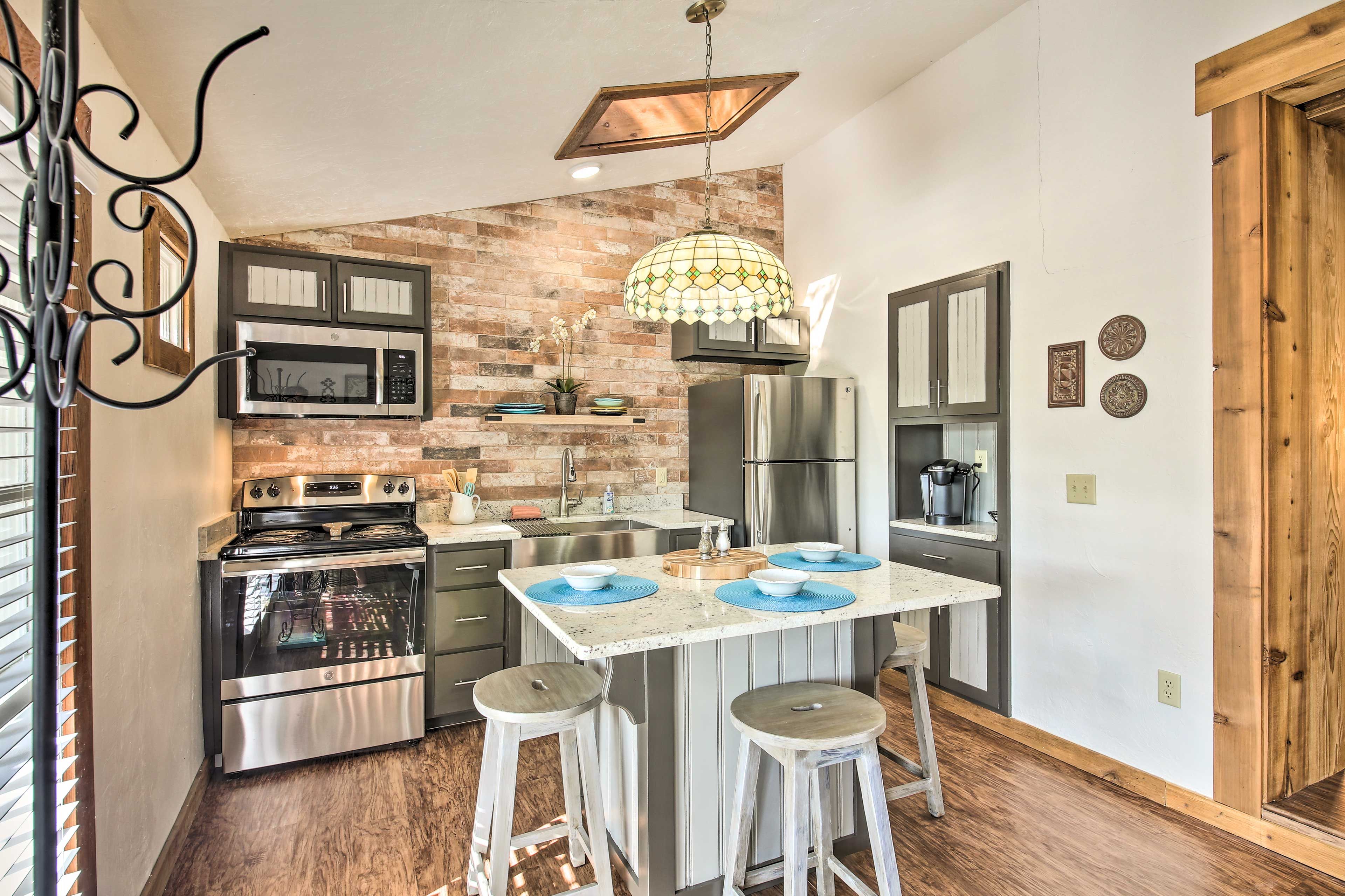 Wake up and make breakfast in the charming kitchen.