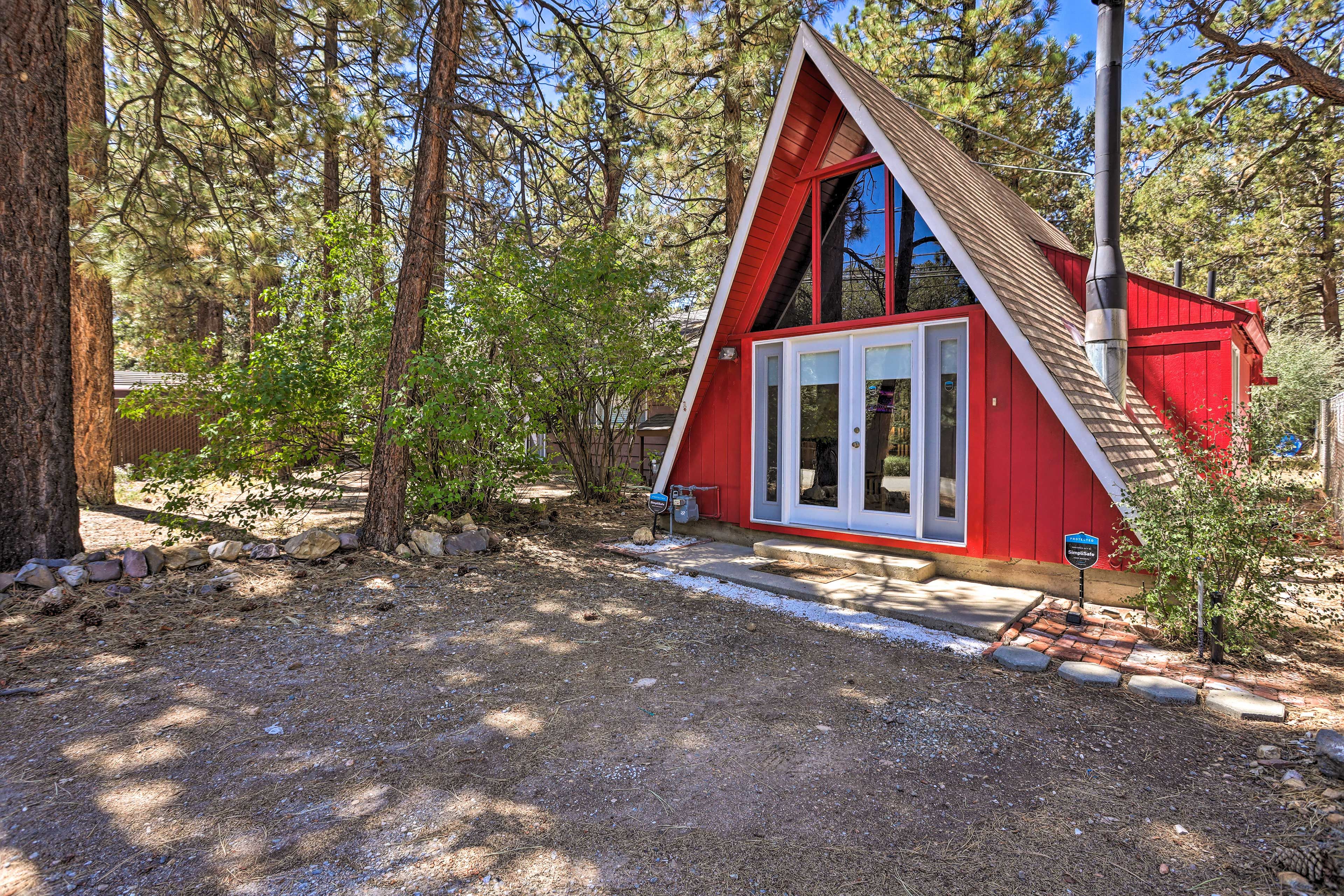 A-Frame Cabin | 'The Red Cozy Bear Cabin' | Off-Street Private Parking