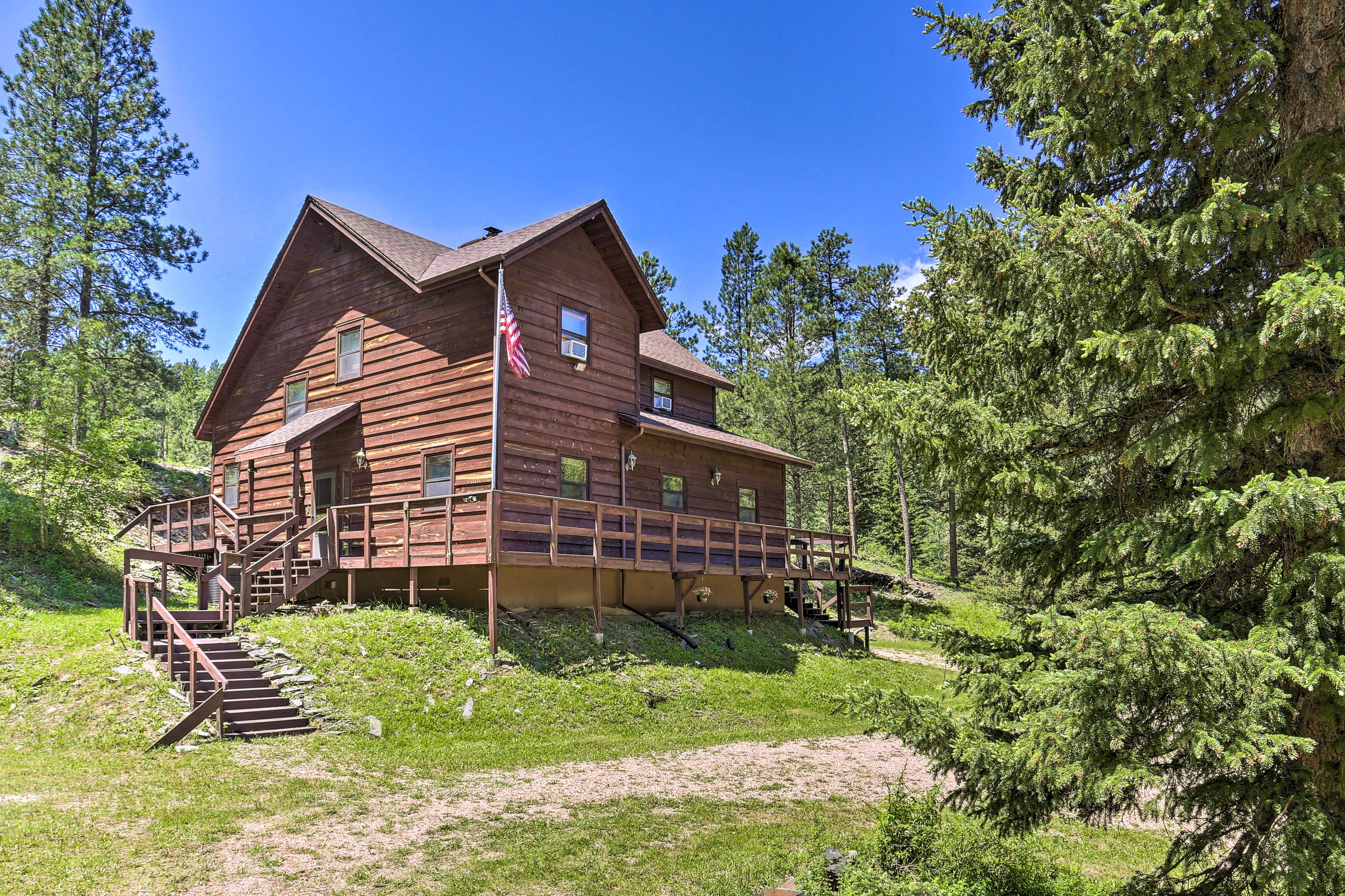 Rapid City Vacation Rental | 3BR | 2.5BA | 2,600 Sq Ft | Stairs Required