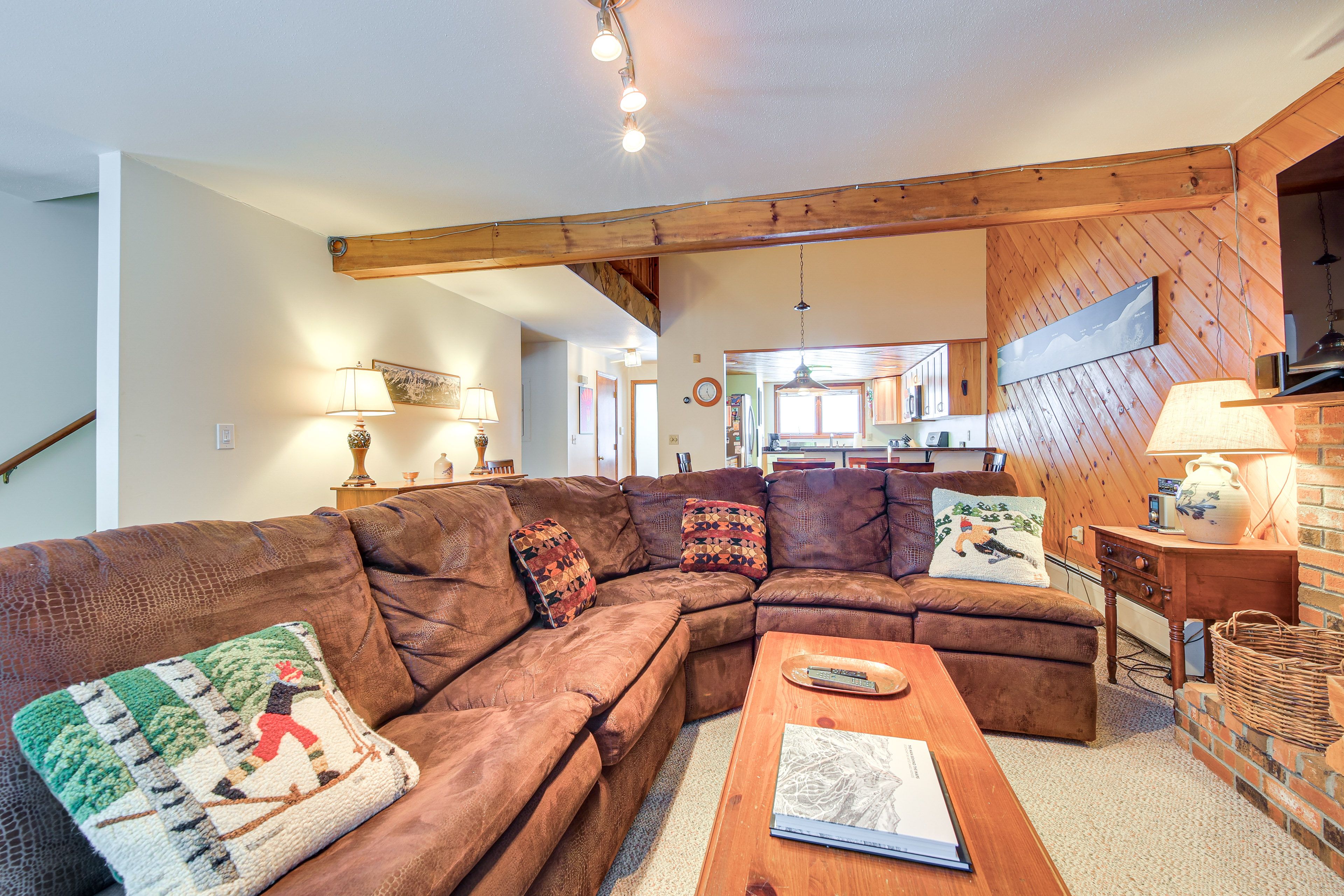 Living Room | Queen Sleeper Sofa | 1st Floor | Smart TV | Wood-Burning Fireplace