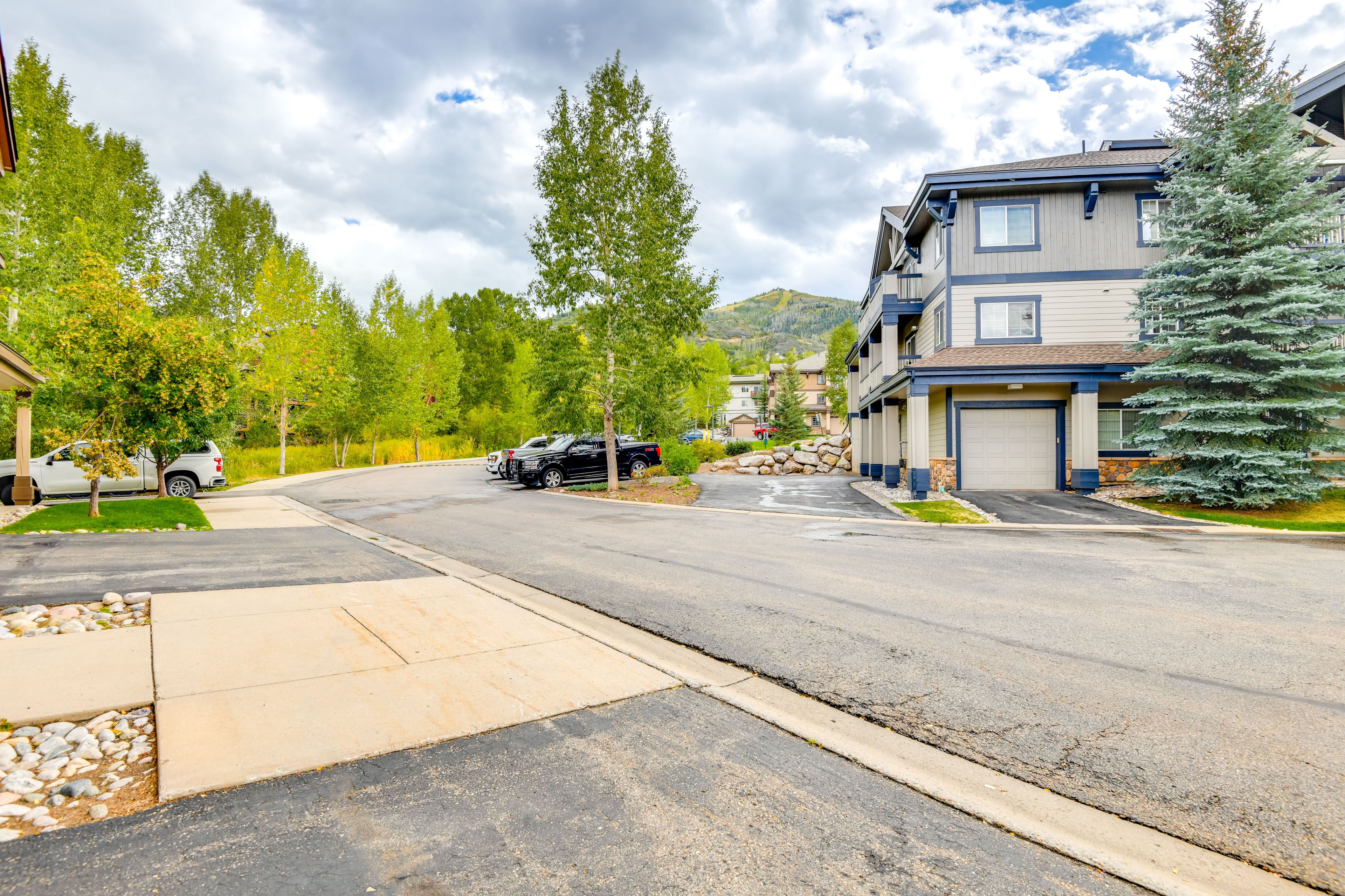 Surrounding Area | Mountain Views