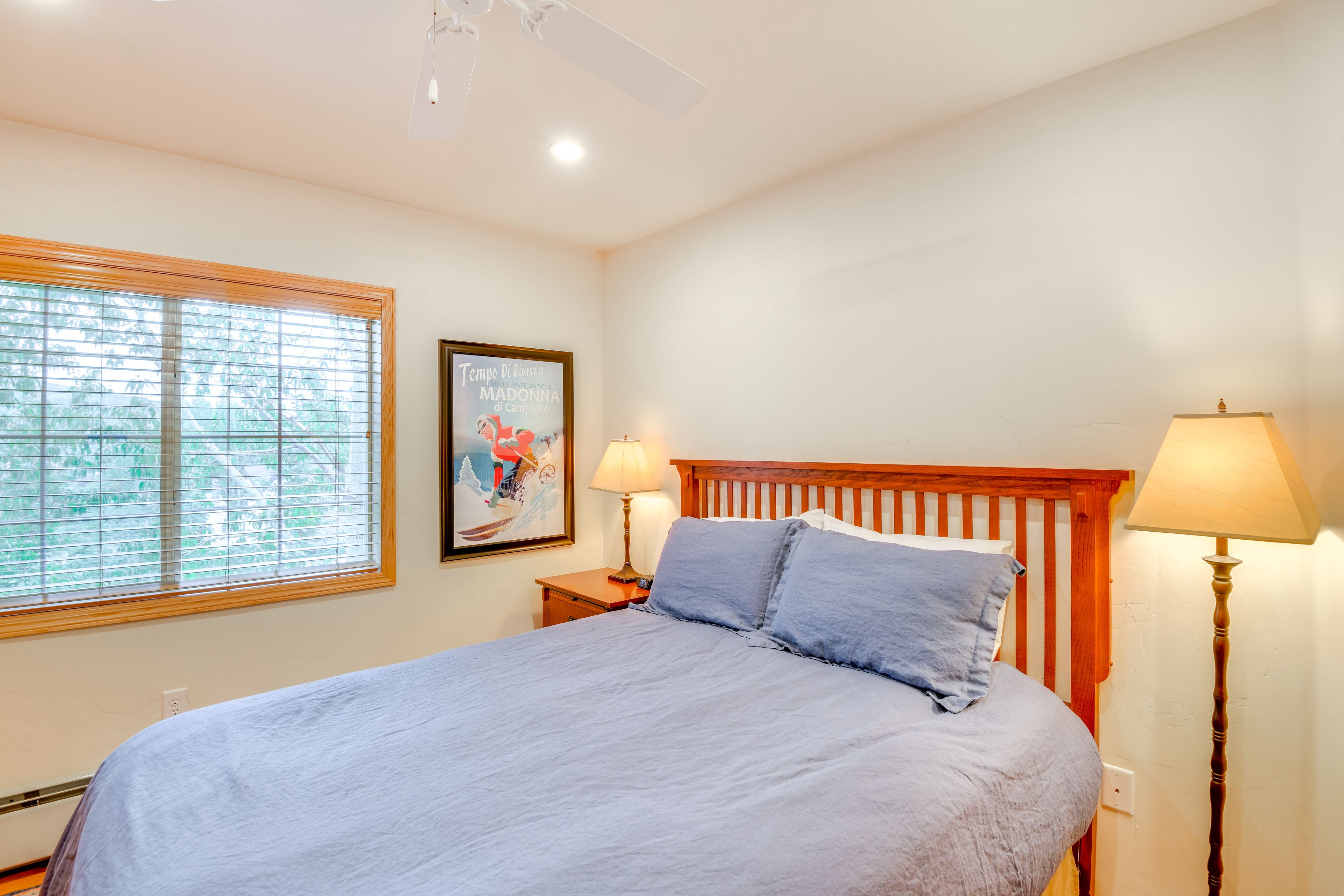 Bedroom 2 | Queen Bed