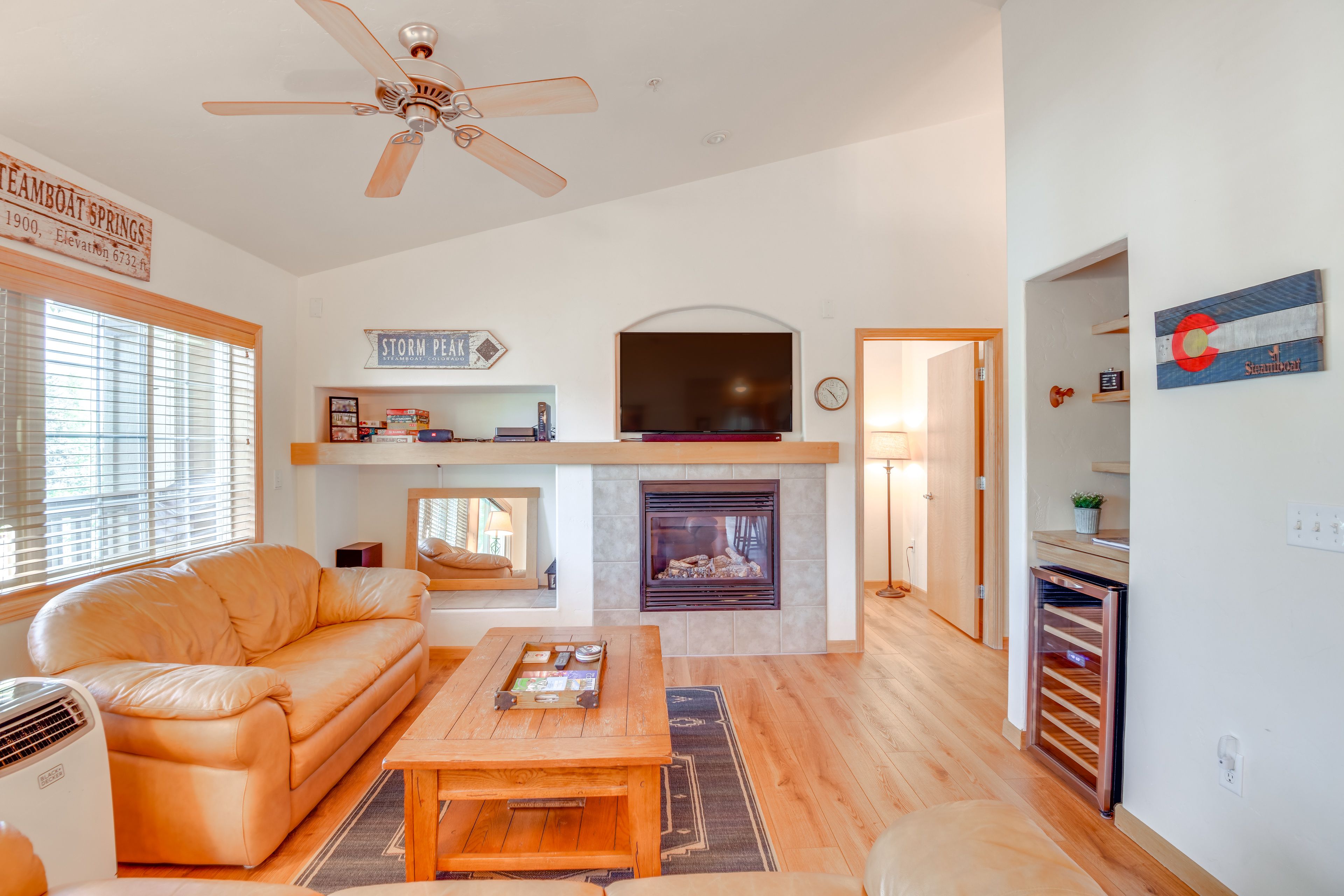 Living Room | Gas Fireplace | Wet Bar | Smart TV