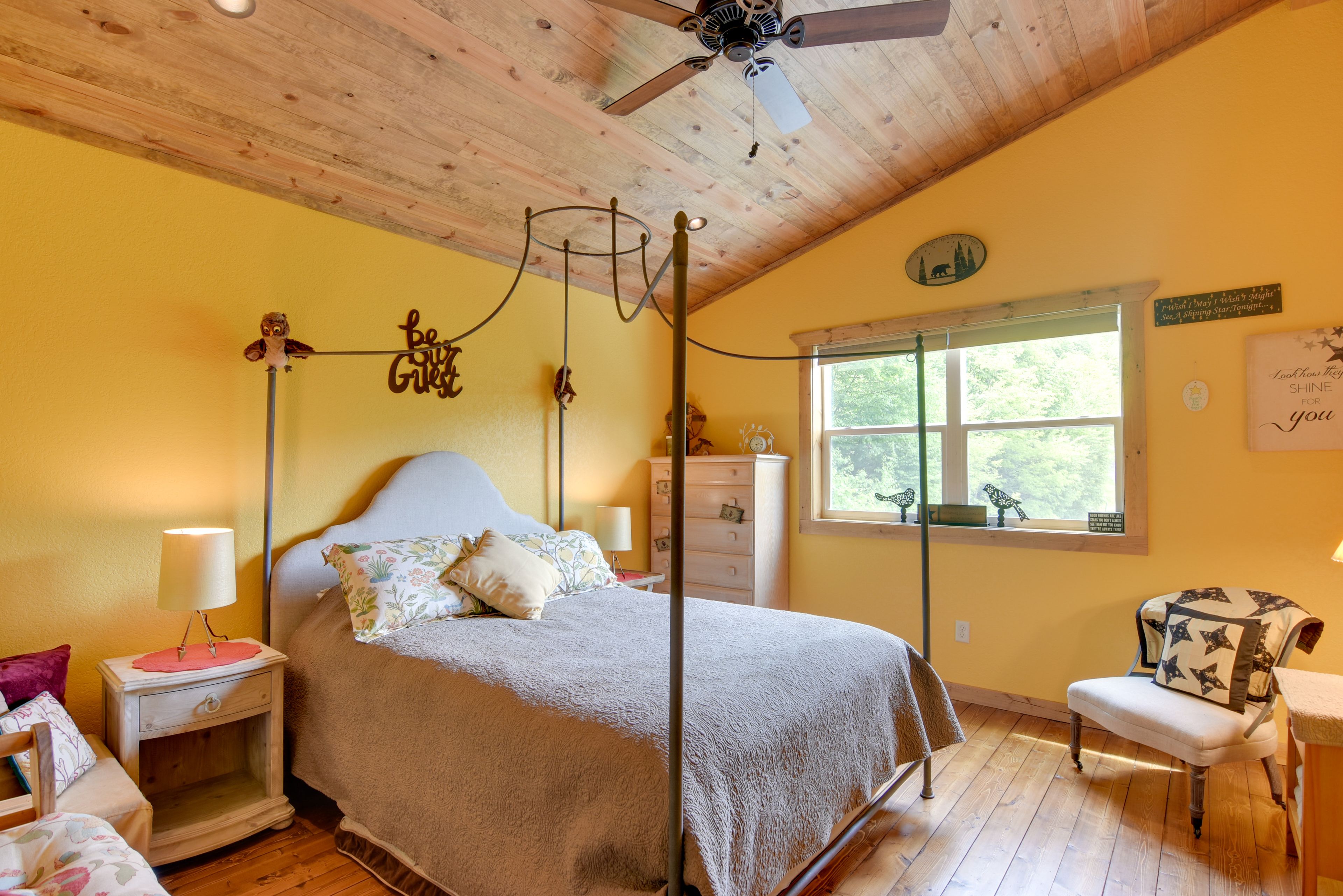Bedroom 2 | Queen Bed