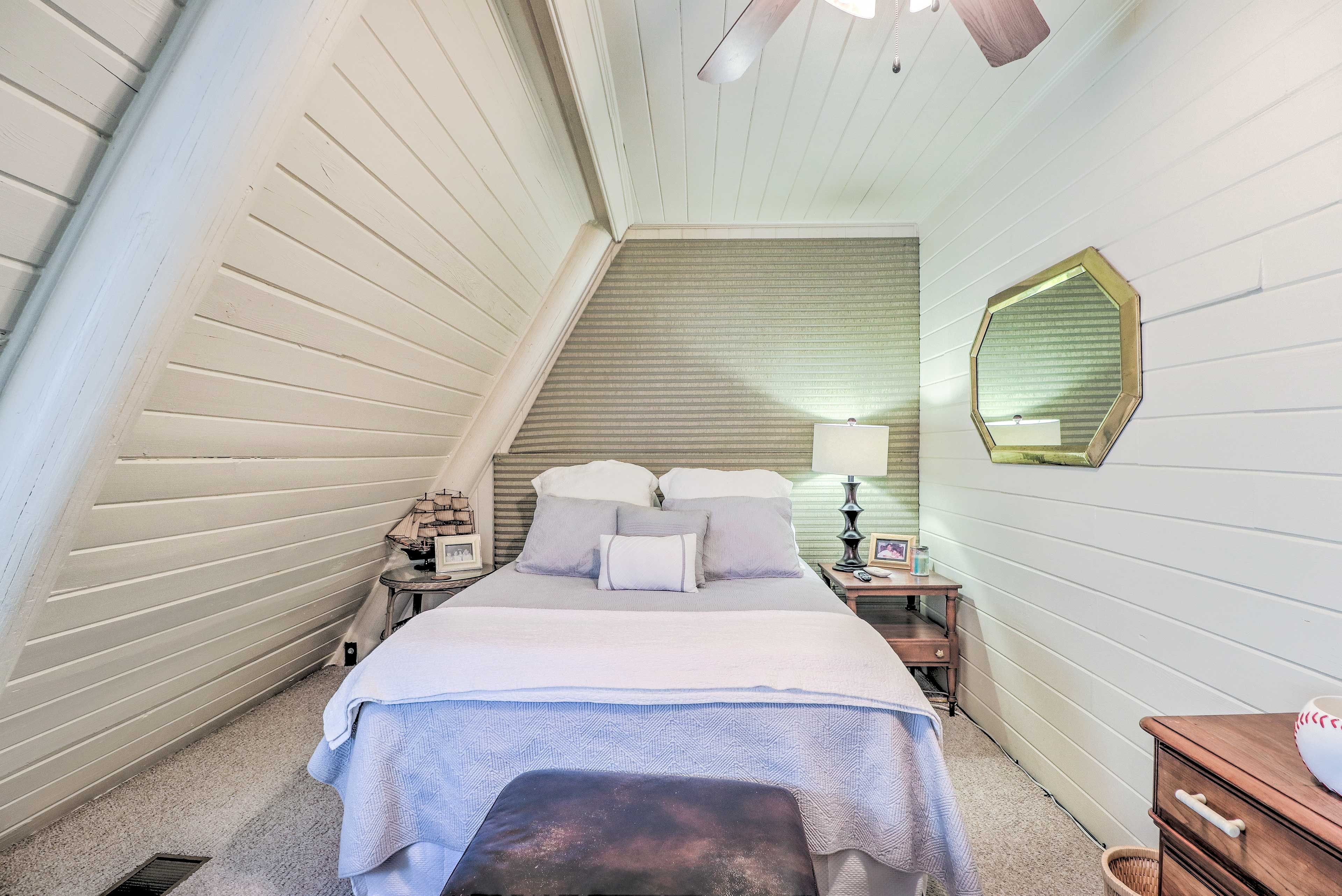 Bedroom 3 | Queen Bed