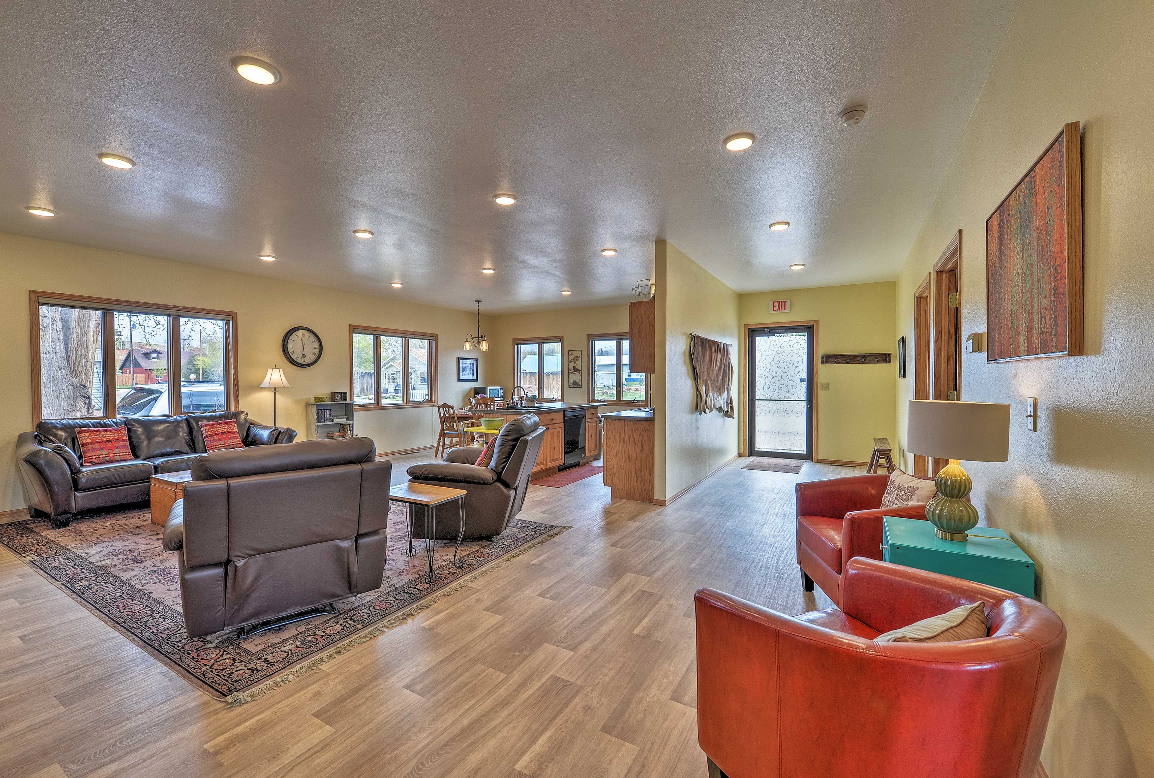 Living Room | Free WiFi