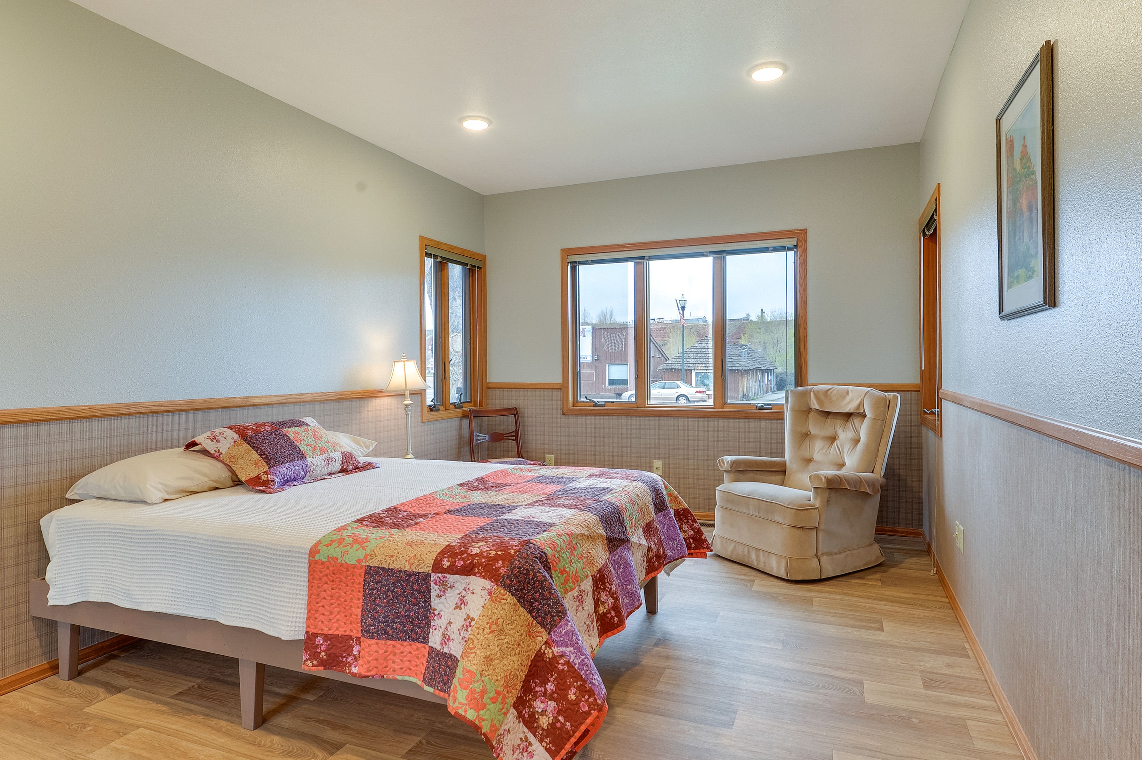 Bedroom 2 | Queen Bed