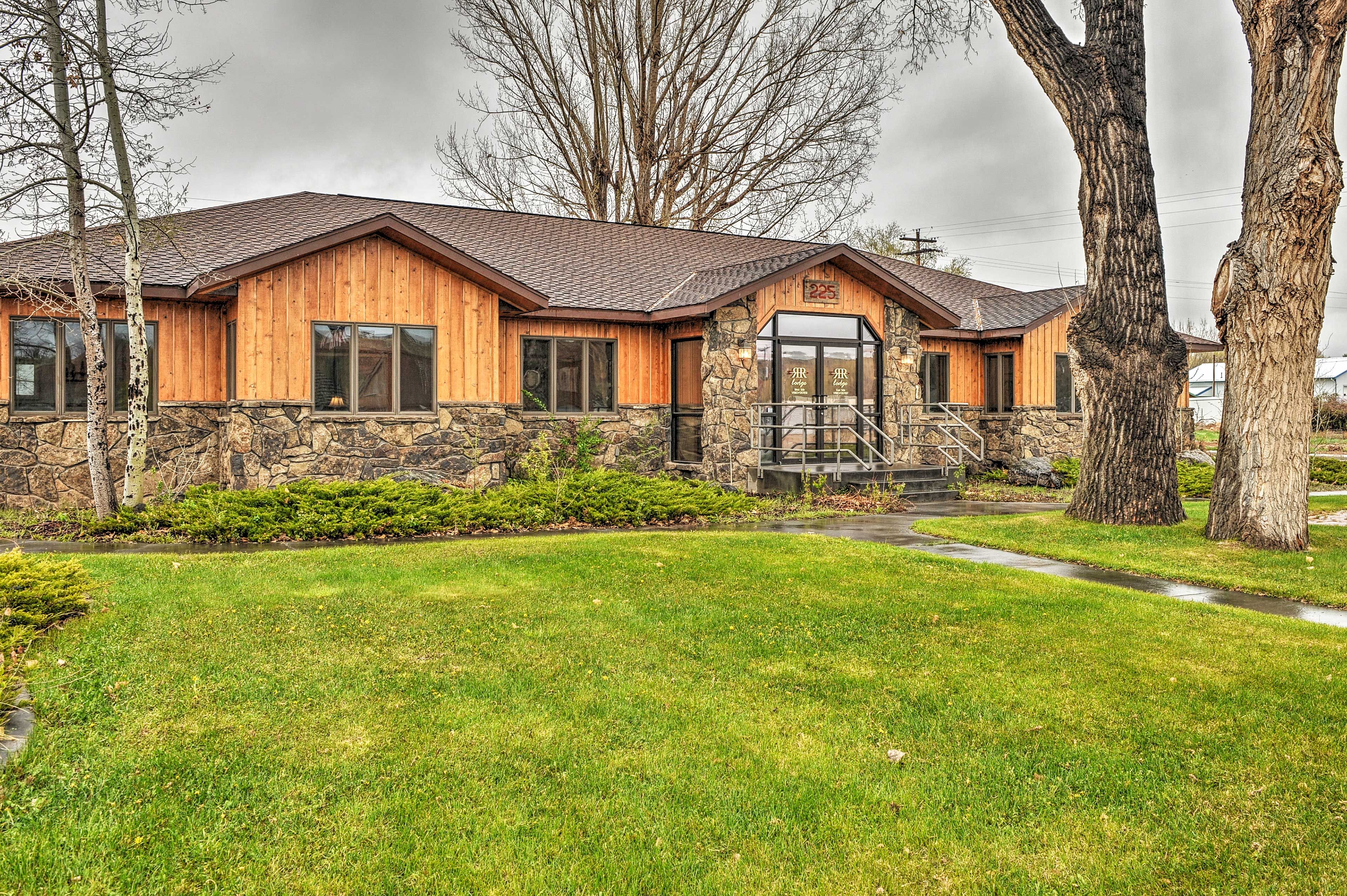 Both units can be rented to accommodate a larger group.