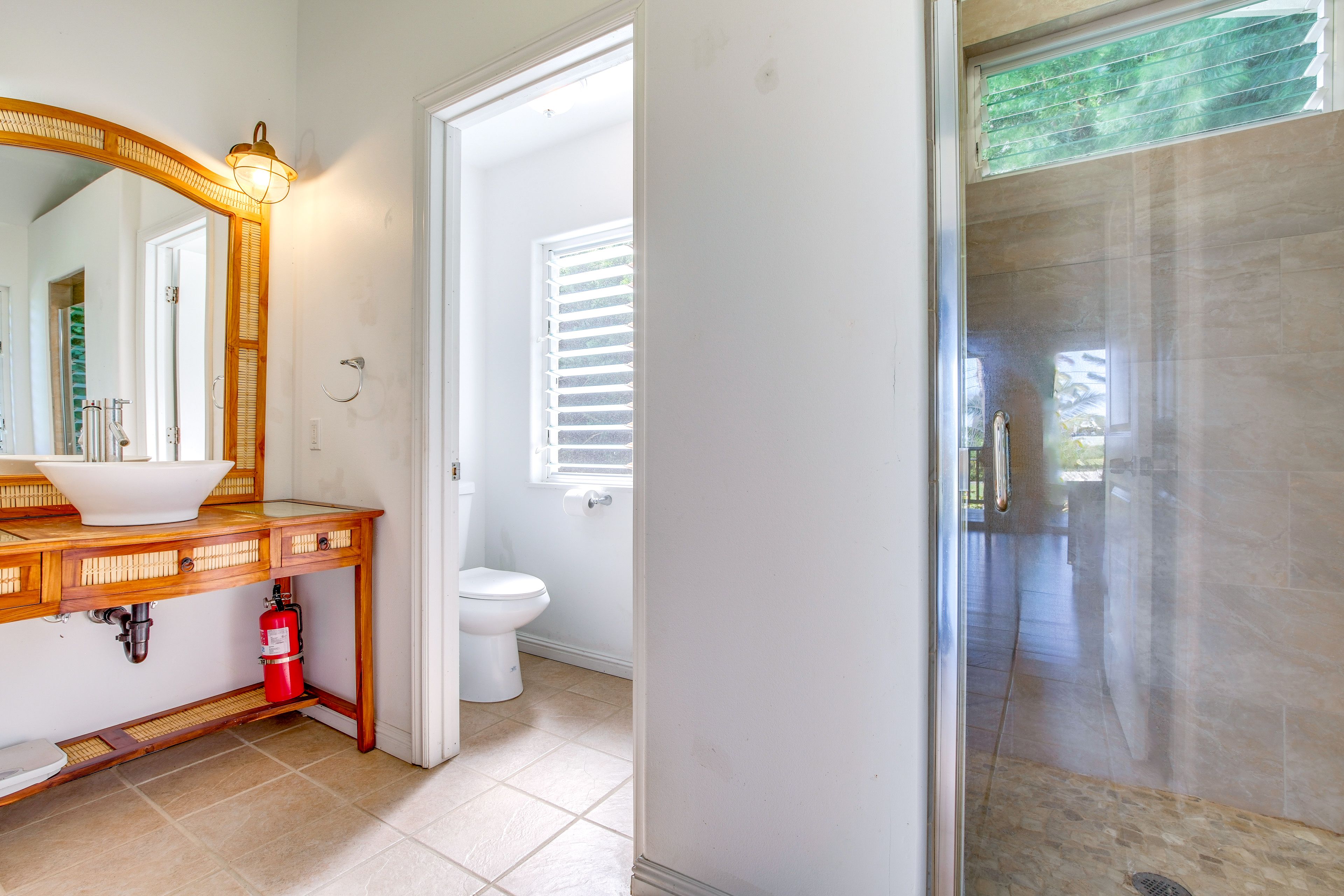 Full Bathroom | Towels Provided
