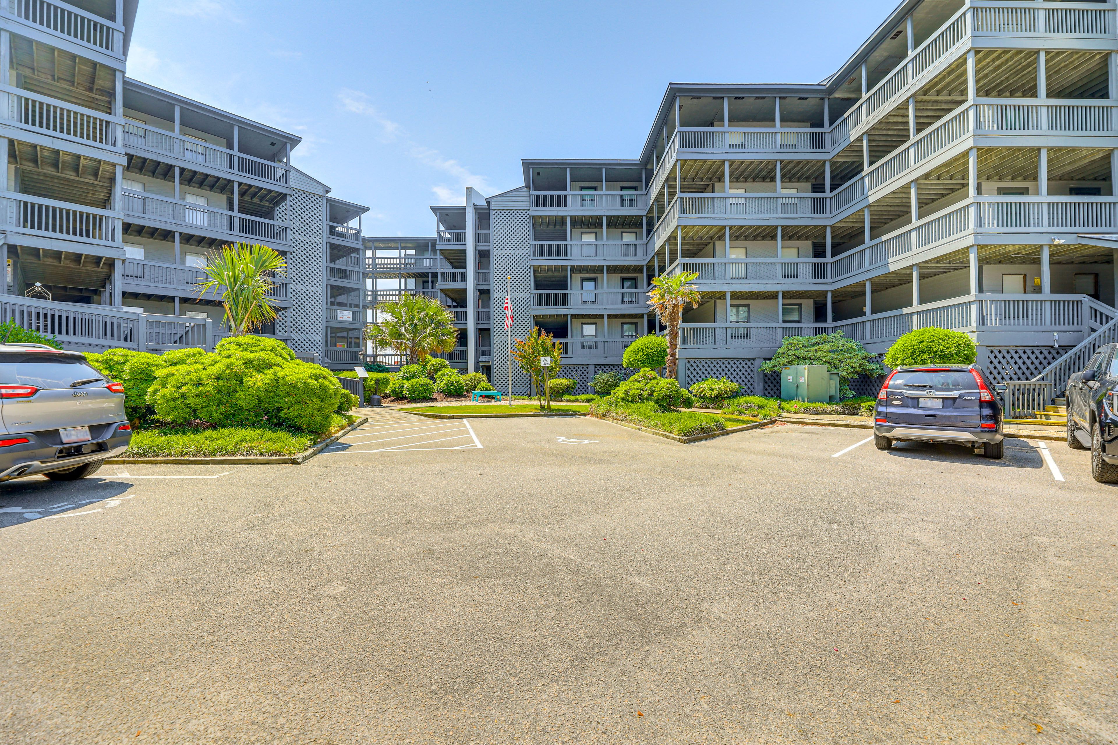 Condo Exterior | Lot Parking