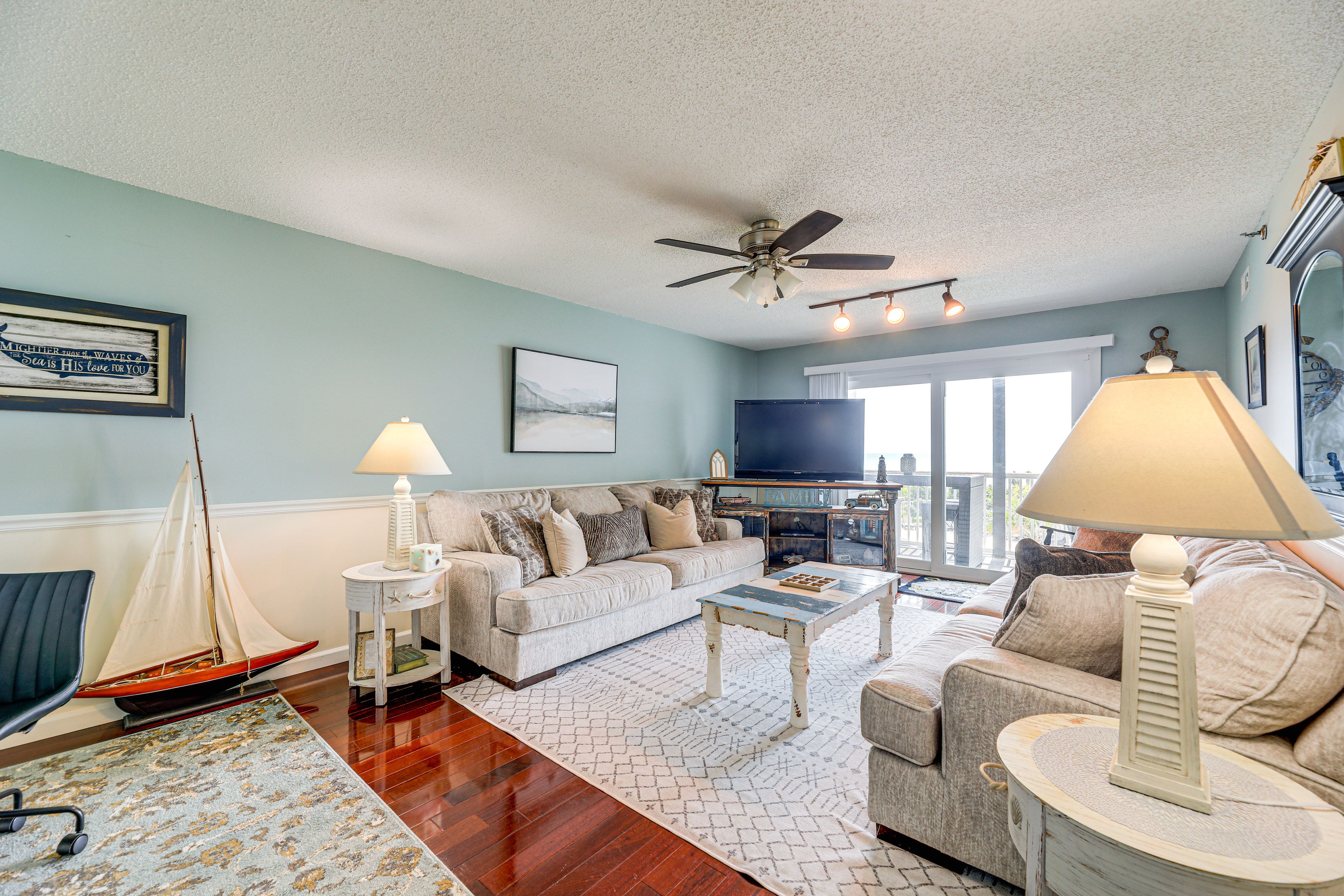 North Topsail Beach Vacation Rental Condo | 2BR | 2BA | Step-Free Access